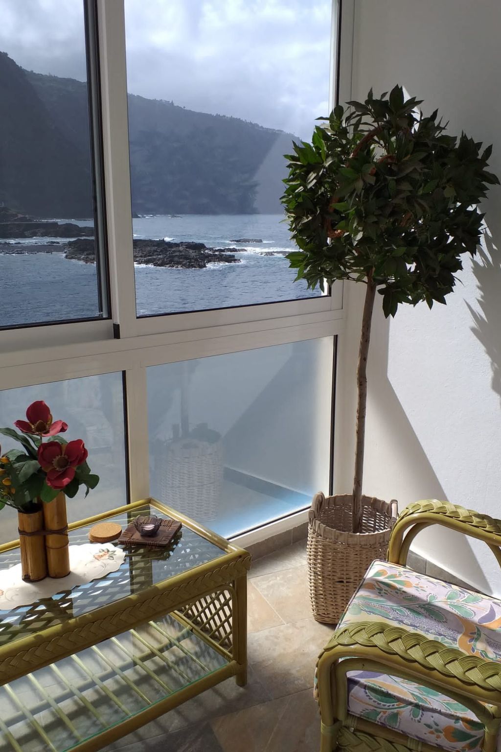 In Mesa Del Mar mit Offenem Balkon-Binnen