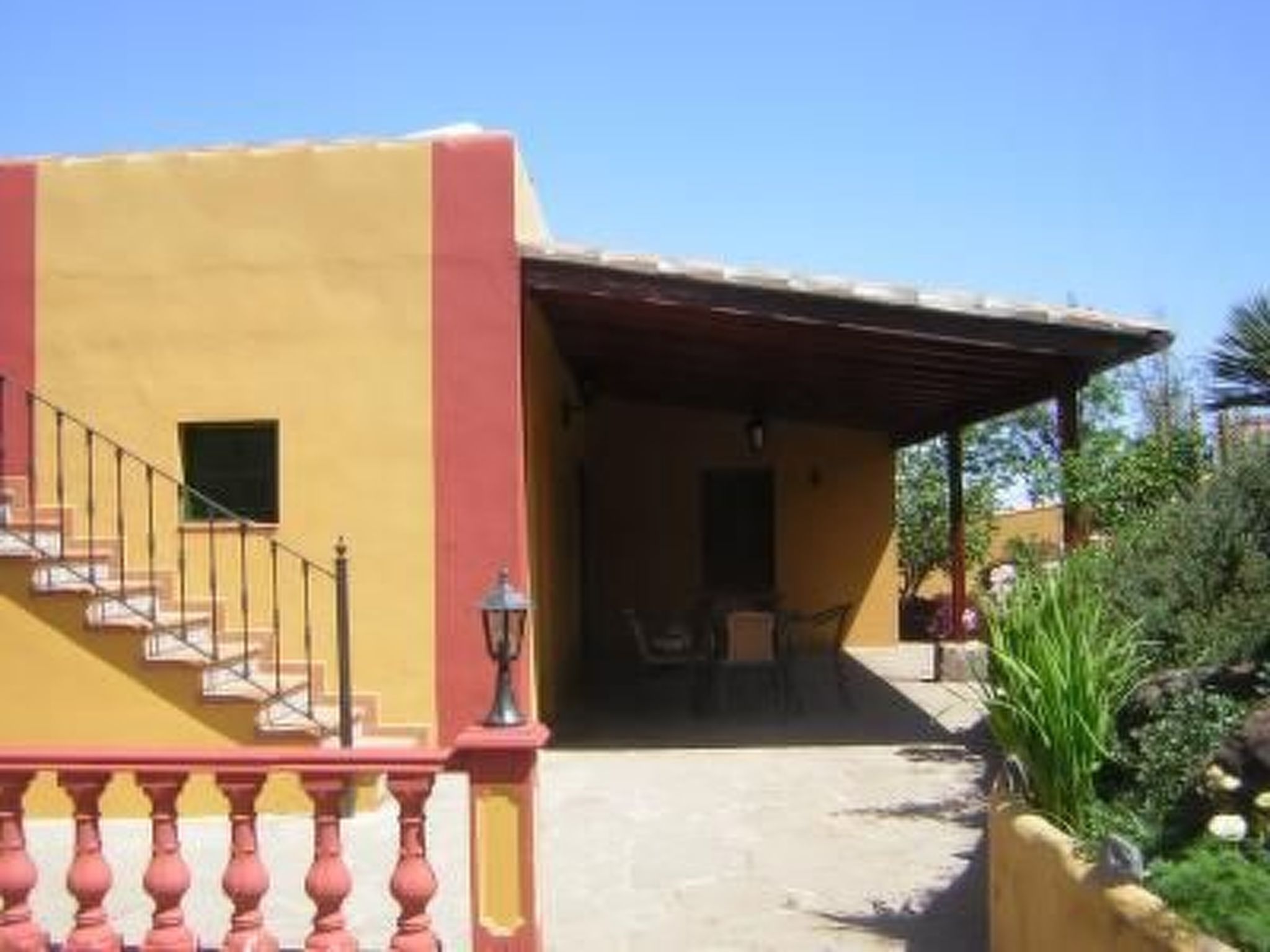 Typisches kanarisches Häuschen mit Terrasse und Grill