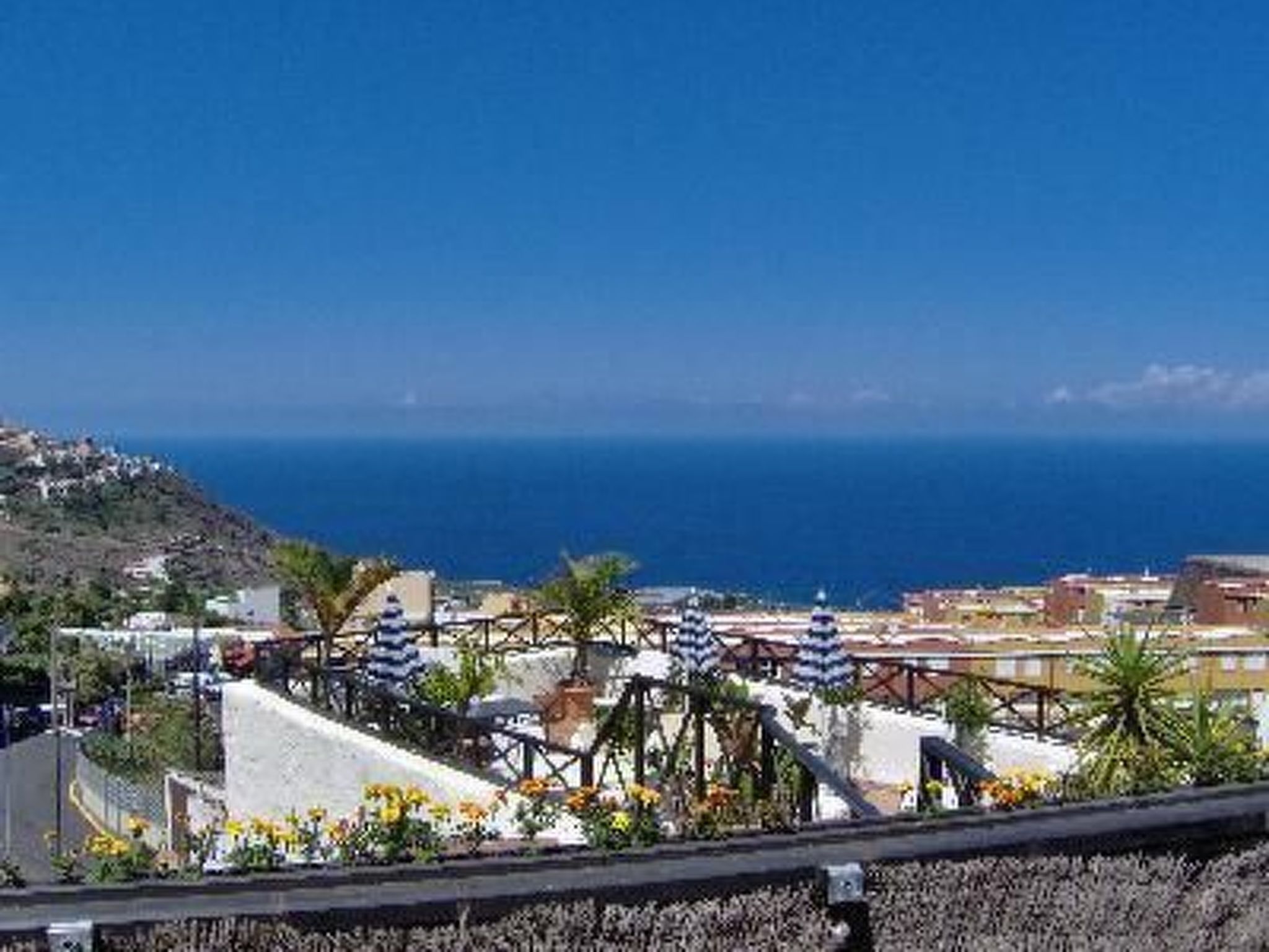 Appartement mit Blick auf das Wasser-Image-tags.info