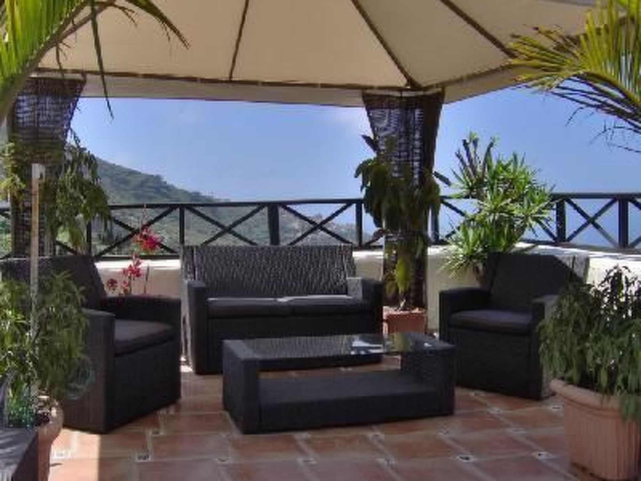 Appartement mit Blick auf das Wasser-Image-tags.info