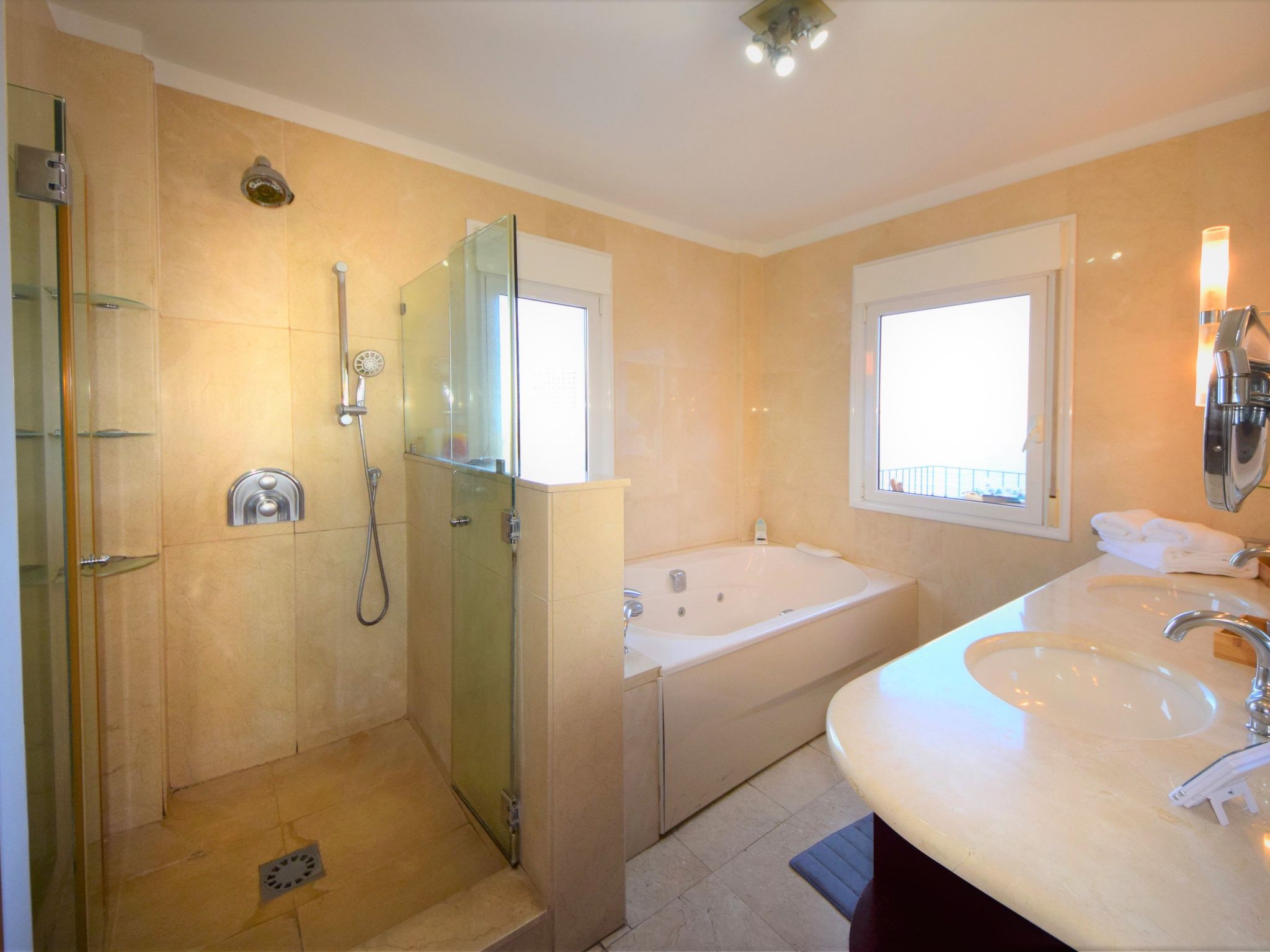 Photo of Ferienvilla "Villa Syrah" mit Jacuzzi