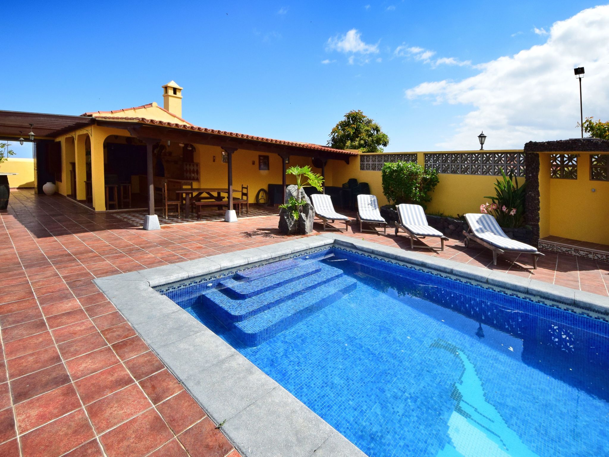 Haus Alina mit beheizbarem privatpool und barbecue-Outside