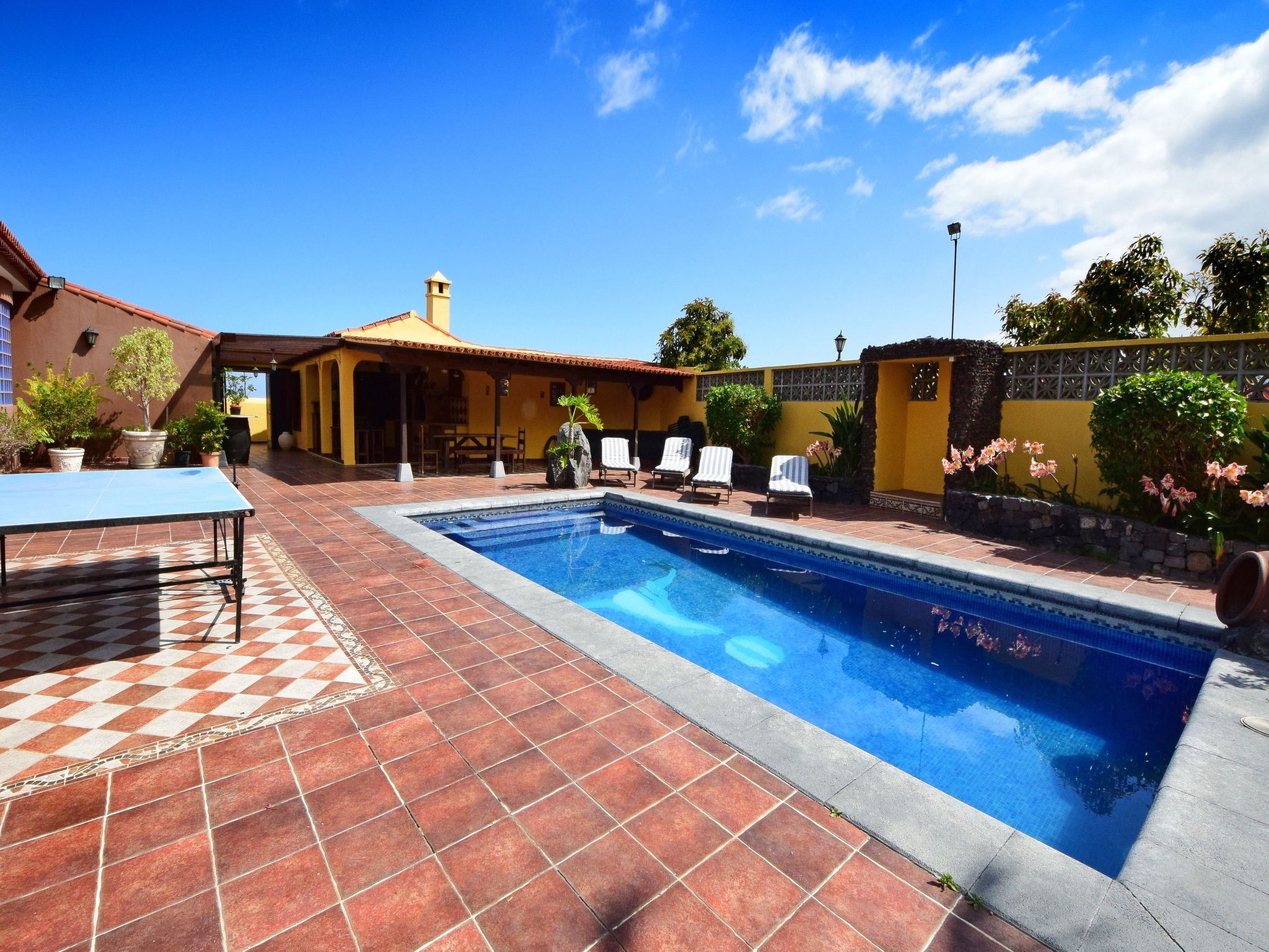 Haus Alina mit beheizbarem privatpool und barbecue-Outside