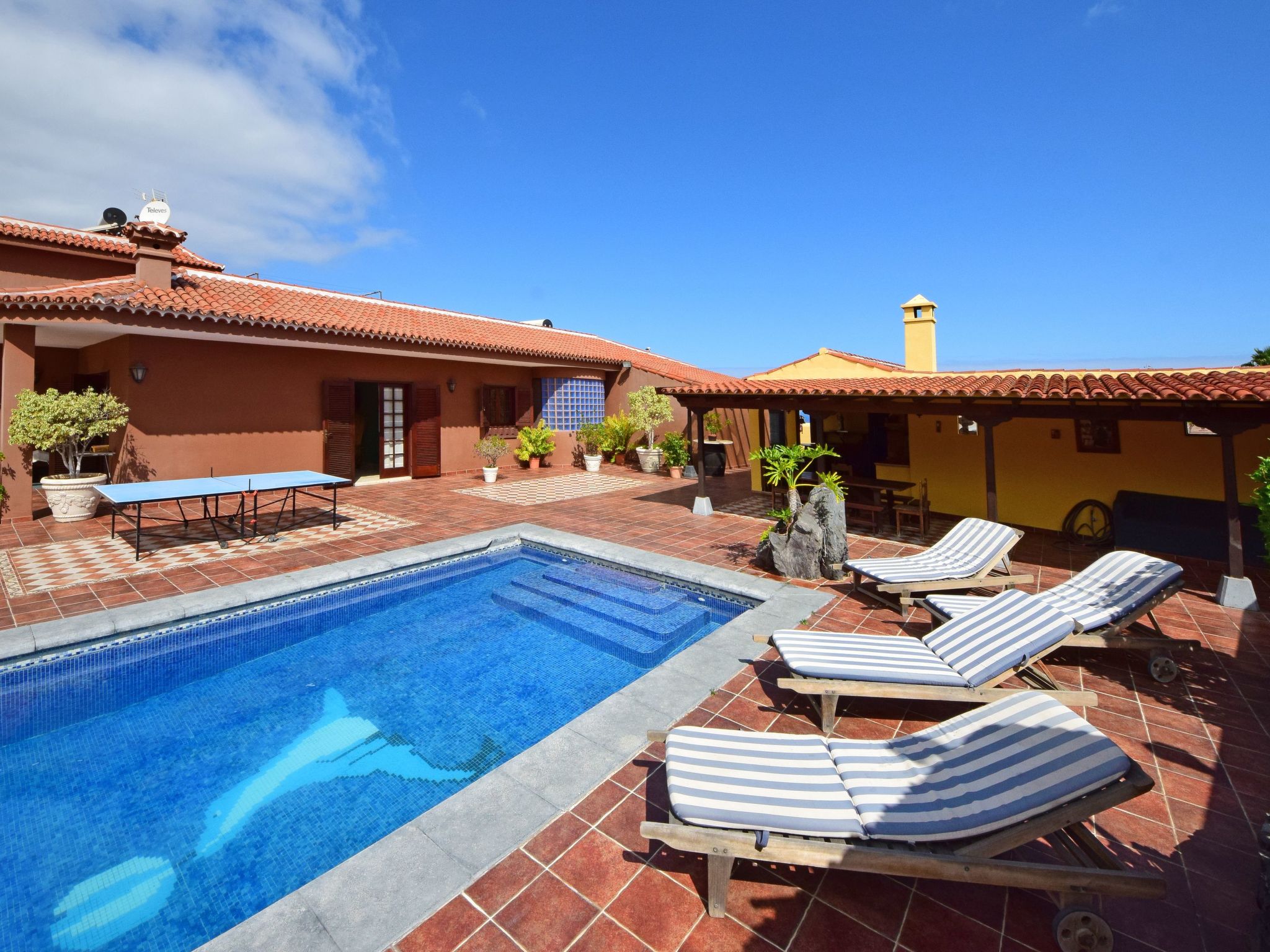 Photo of Haus Alina mit beheizbarem privatpool und barbecue