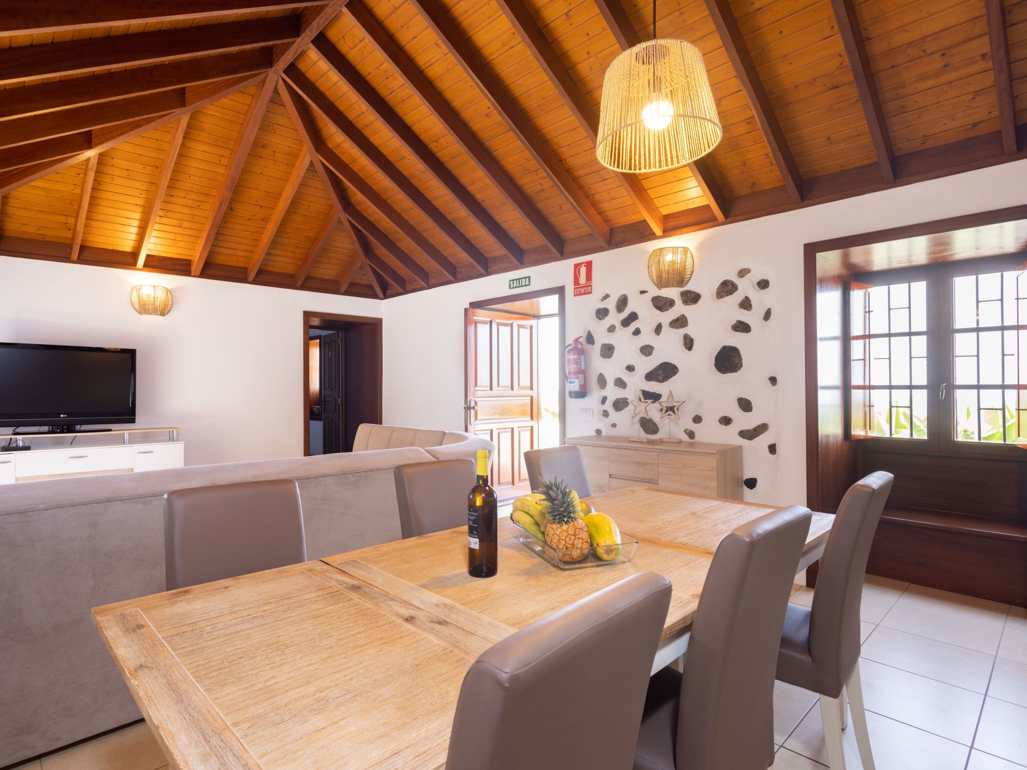 Cruz de los Martillos-Inside