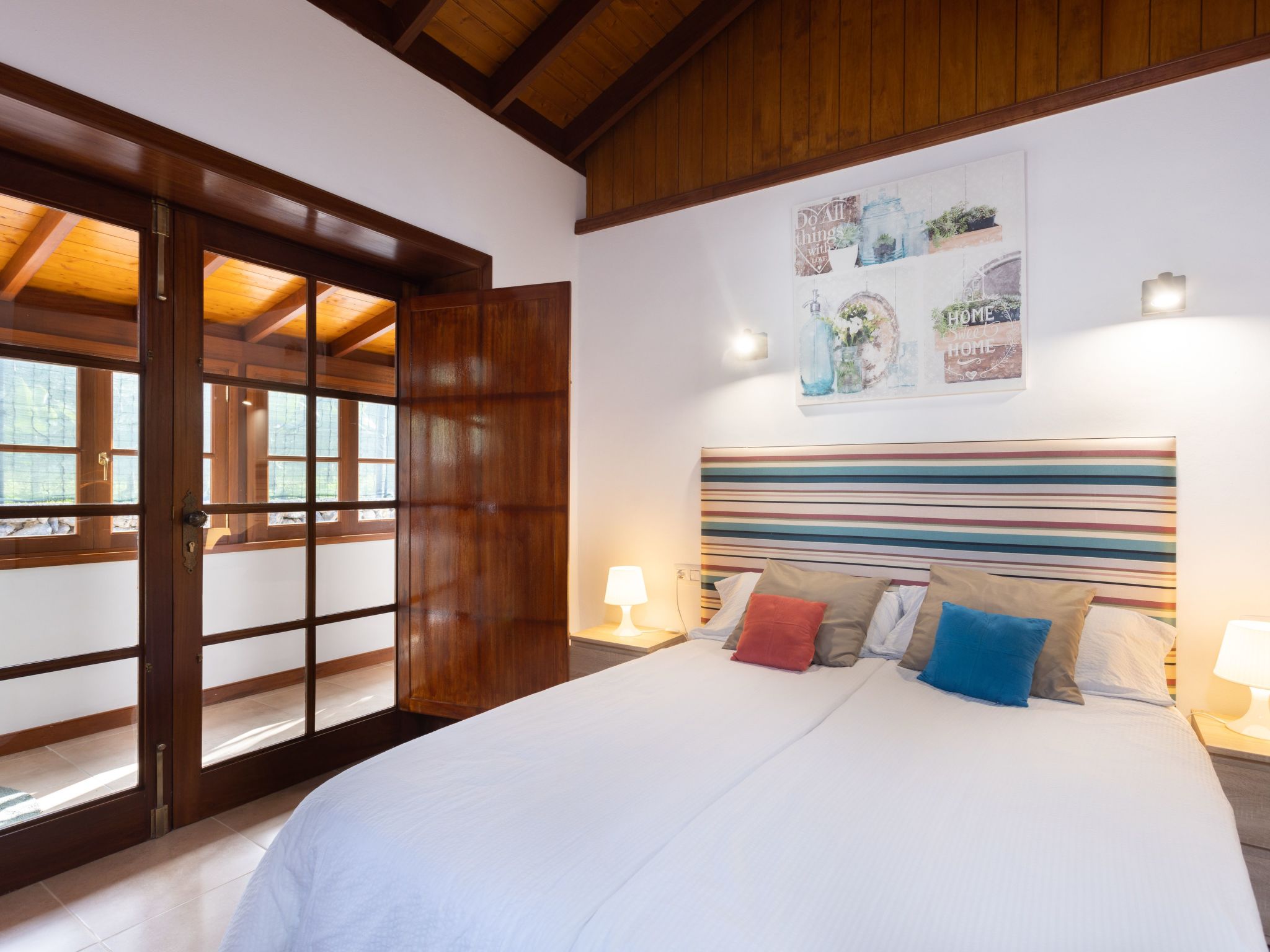 Cruz de los Martillos-Inside