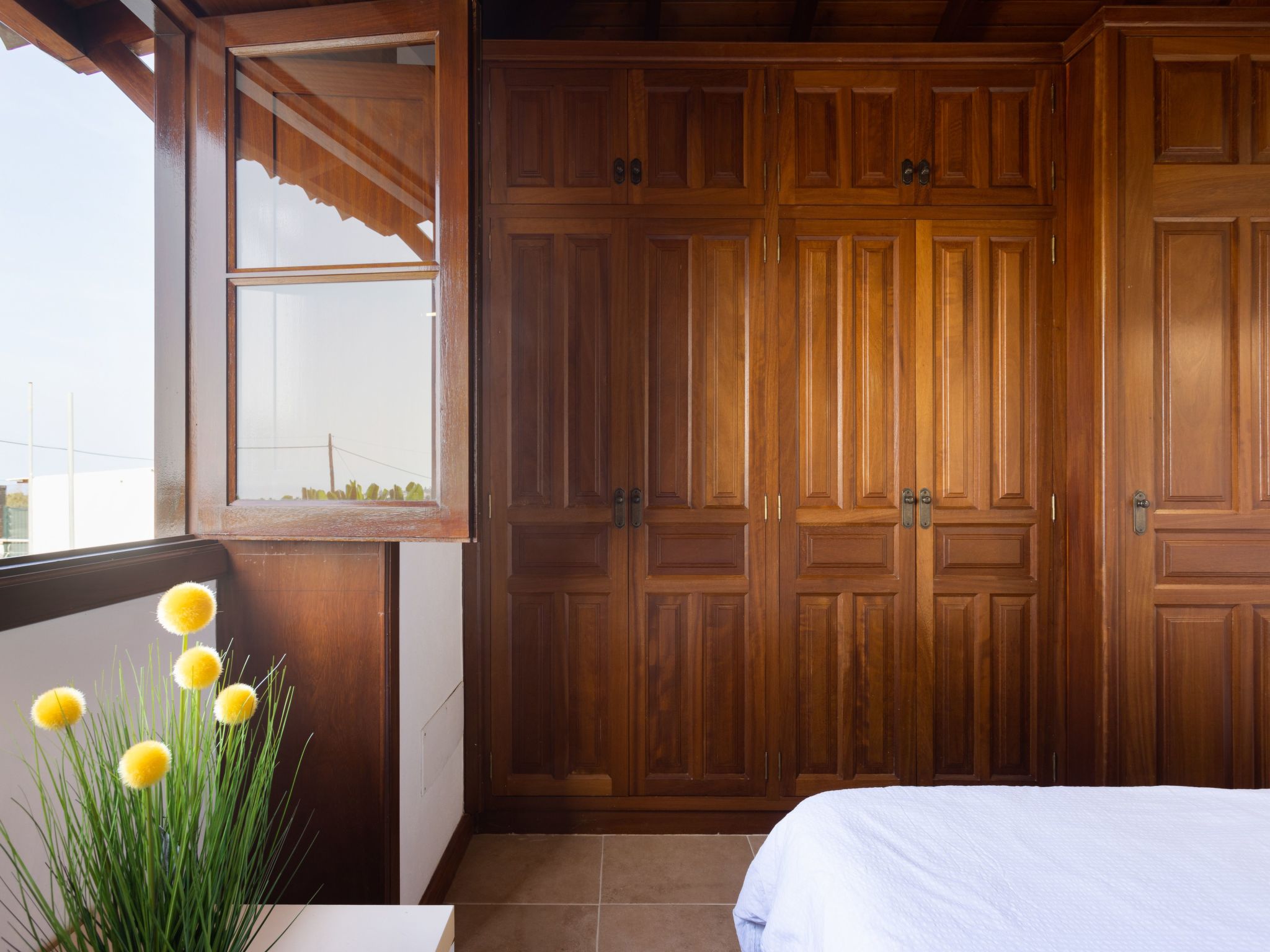 Cruz de los Martillos-Inside