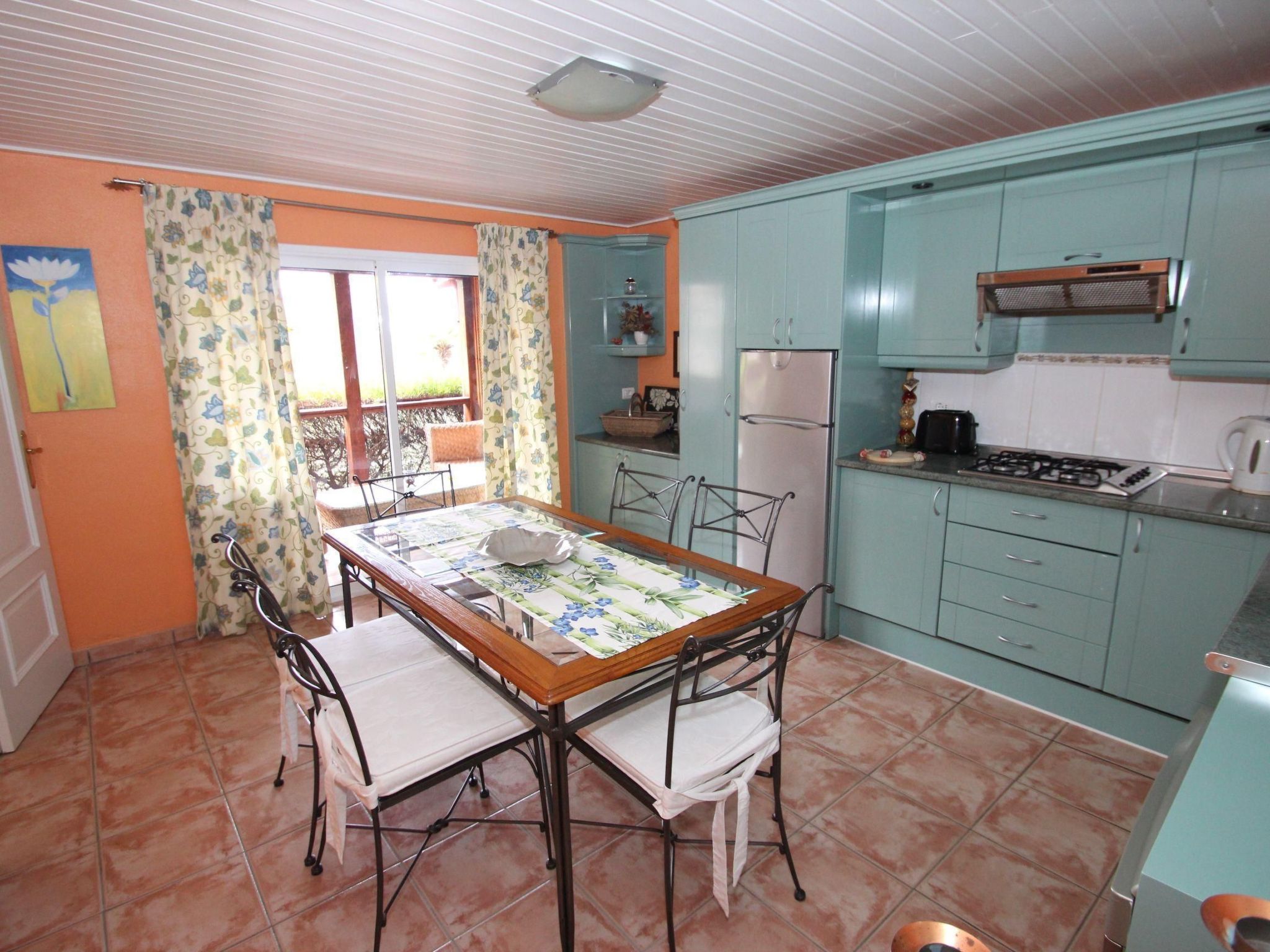 Geräumiges Ferienhaus mit Kaminofen und Terrasse