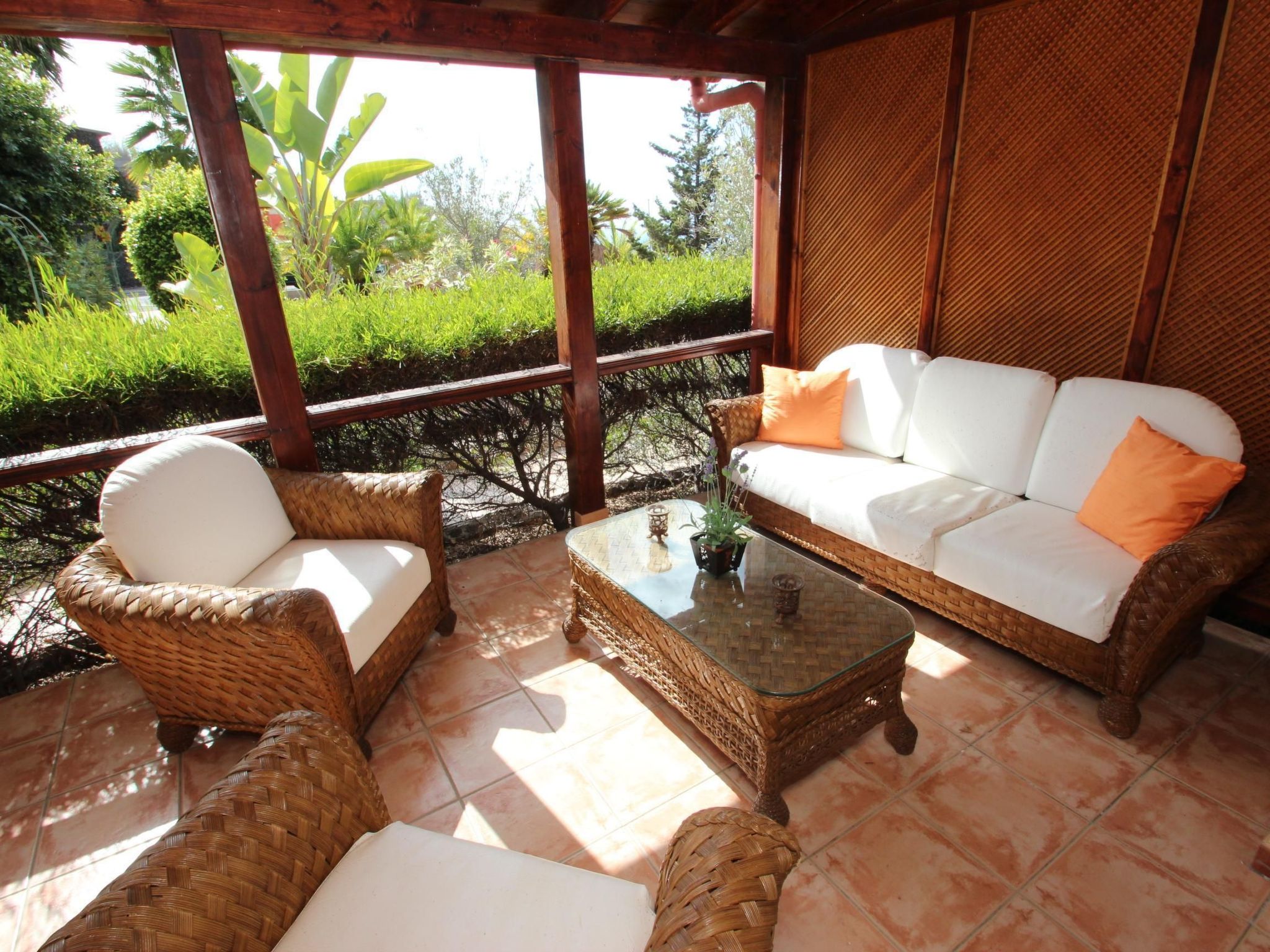 Geräumiges Ferienhaus mit Kaminofen und Terrasse-Image-tags.info