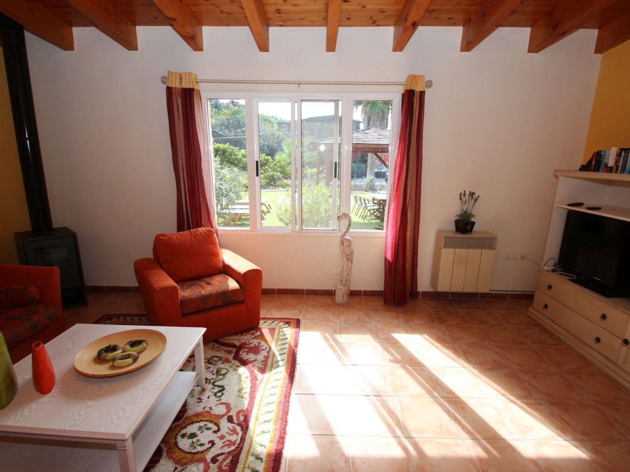 Geräumiges Ferienhaus mit Kaminofen und Terrasse-Image-tags.info