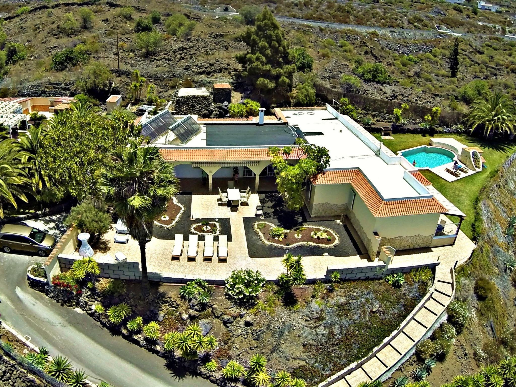 Apartment mit Terrasse, Pool und Garten