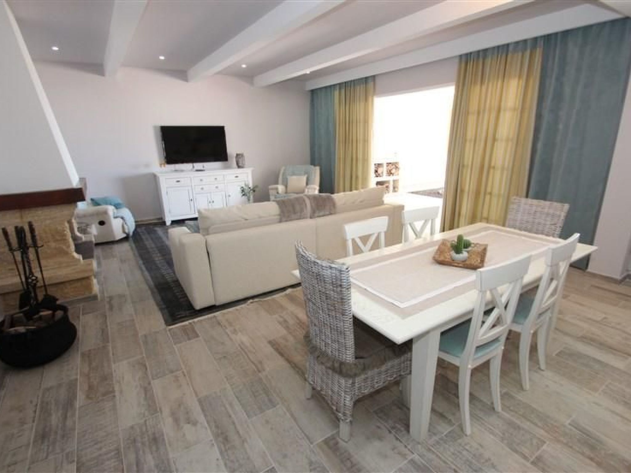 Apartment mit Terrasse, Pool und Garten