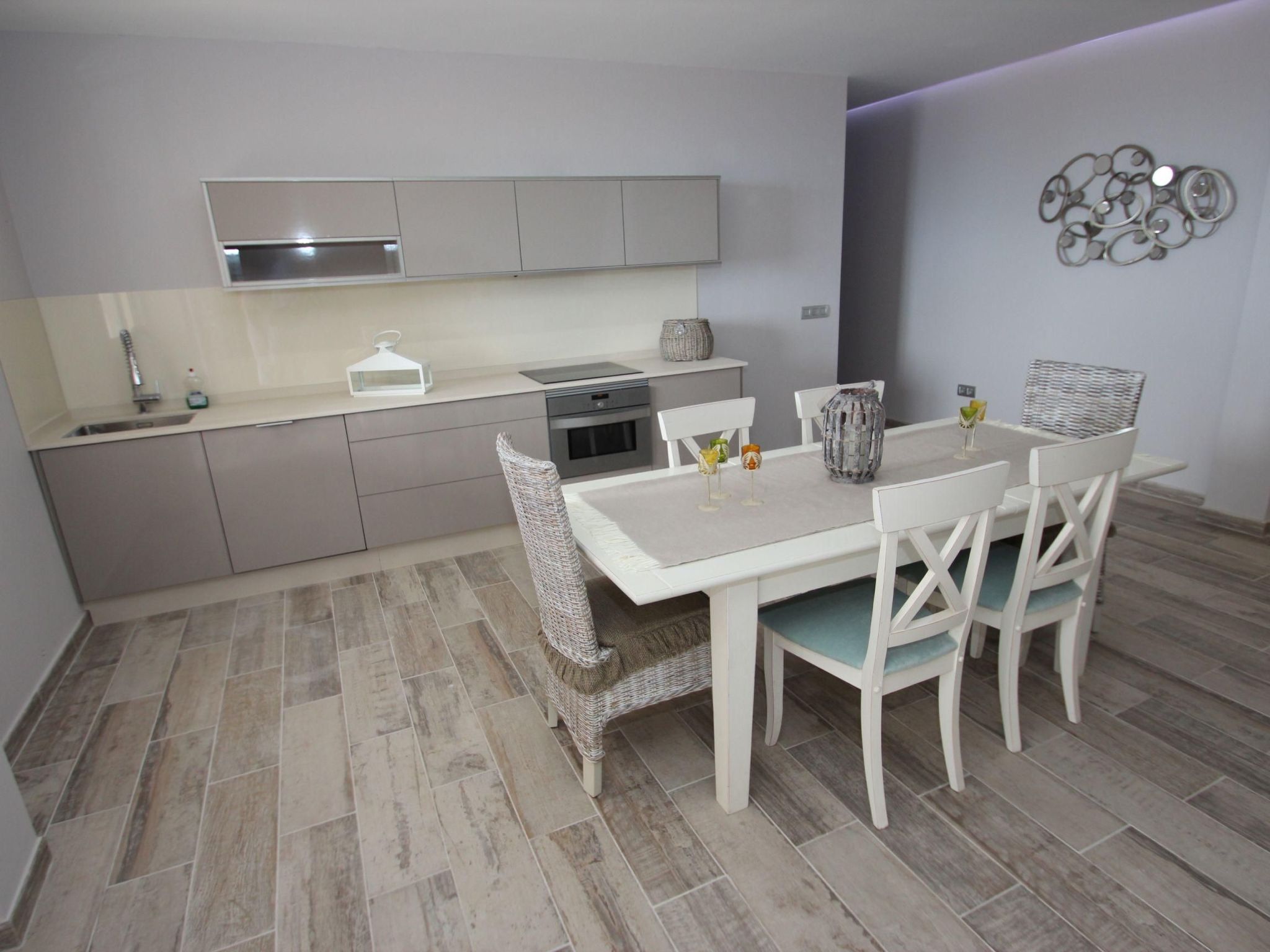 Apartment mit Terrasse, Pool und Garten-Image-tags.info