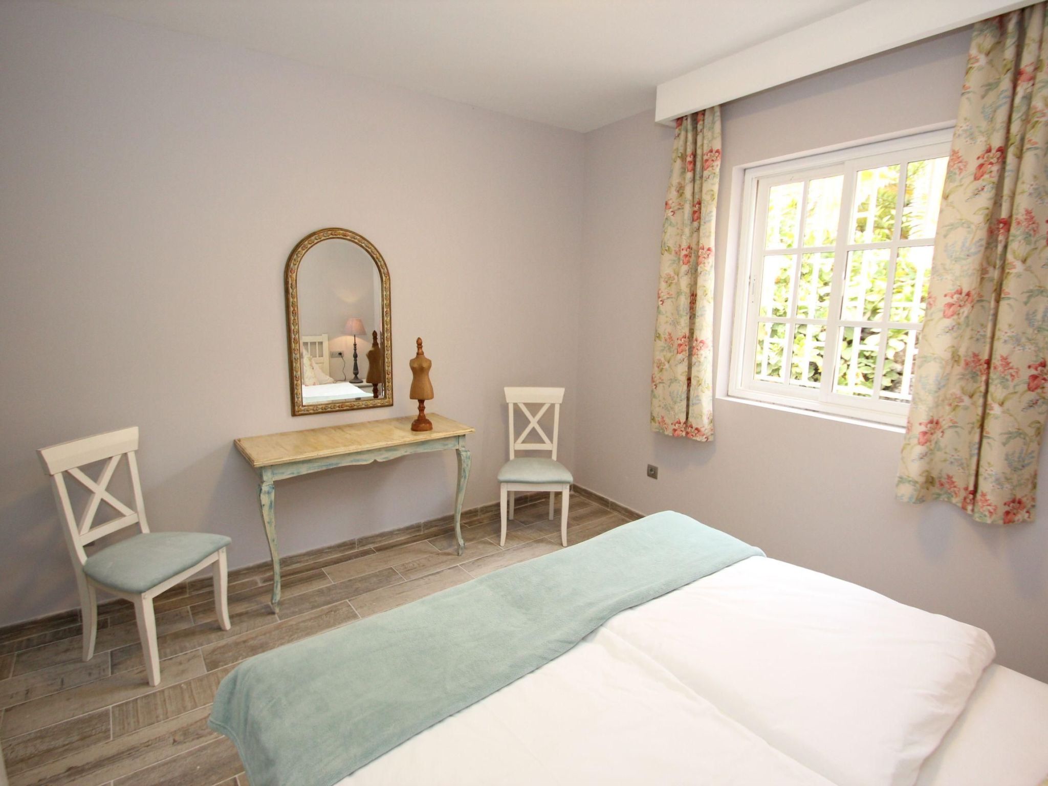 Apartment mit Terrasse, Pool und Garten-Image-tags.info