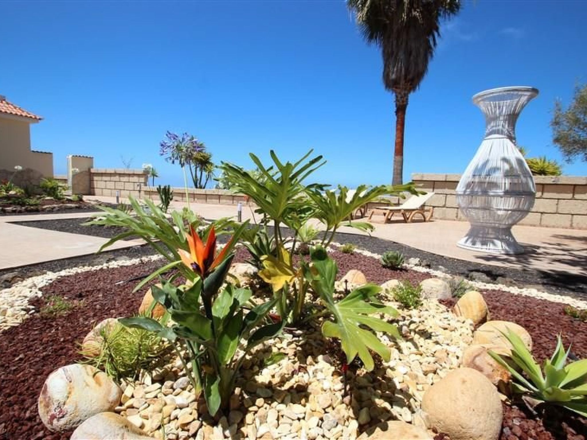 Apartment mit Terrasse, Pool und Garten-Image-tags.info