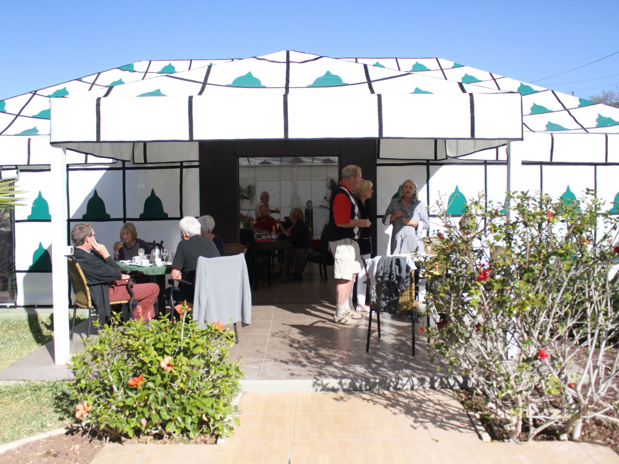 Apartment mit Terrasse, Pool und Garten-Image-tags.info