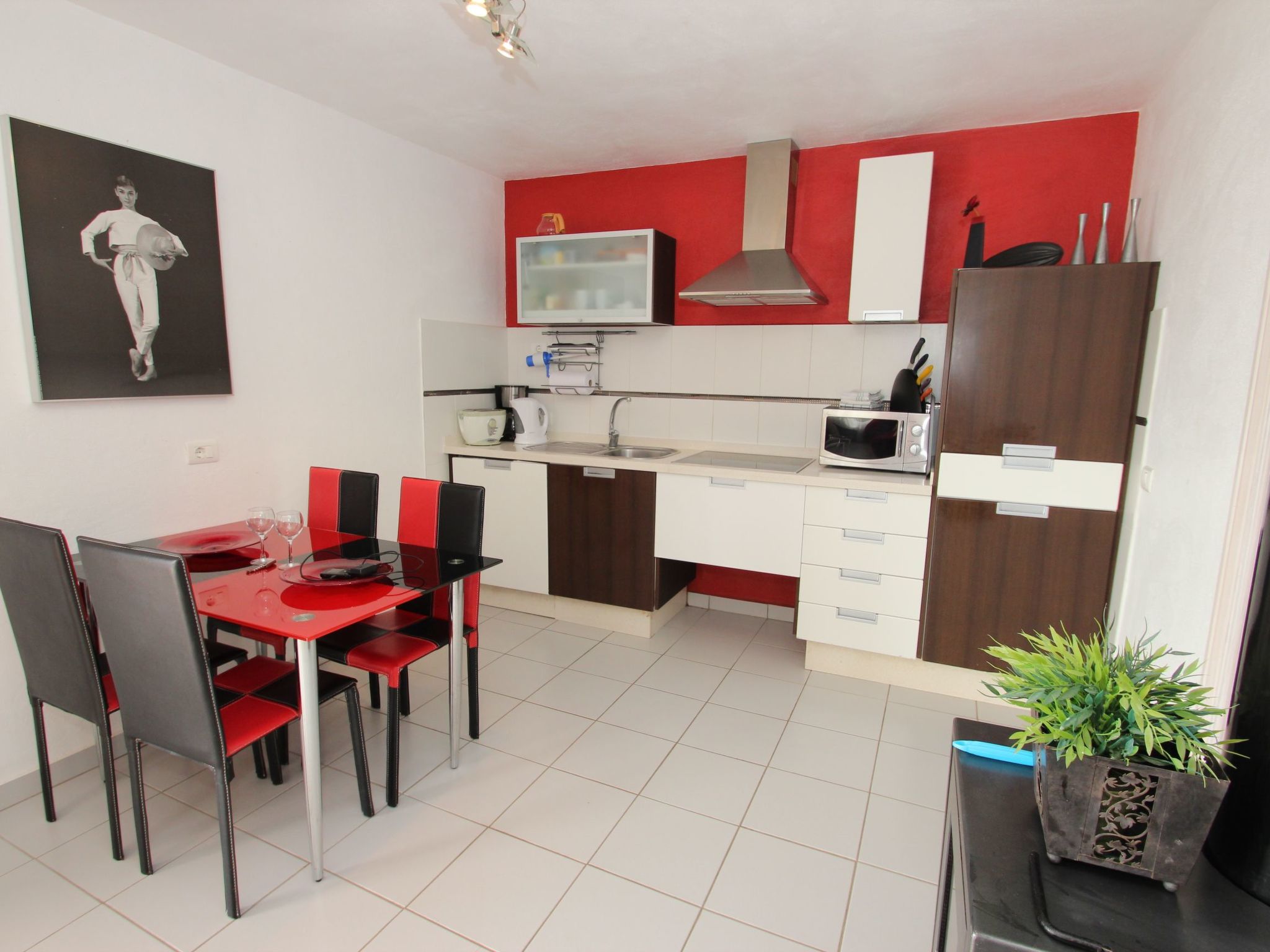 Apartment mit Terrasse, Pool und Garten-Image-tags.info