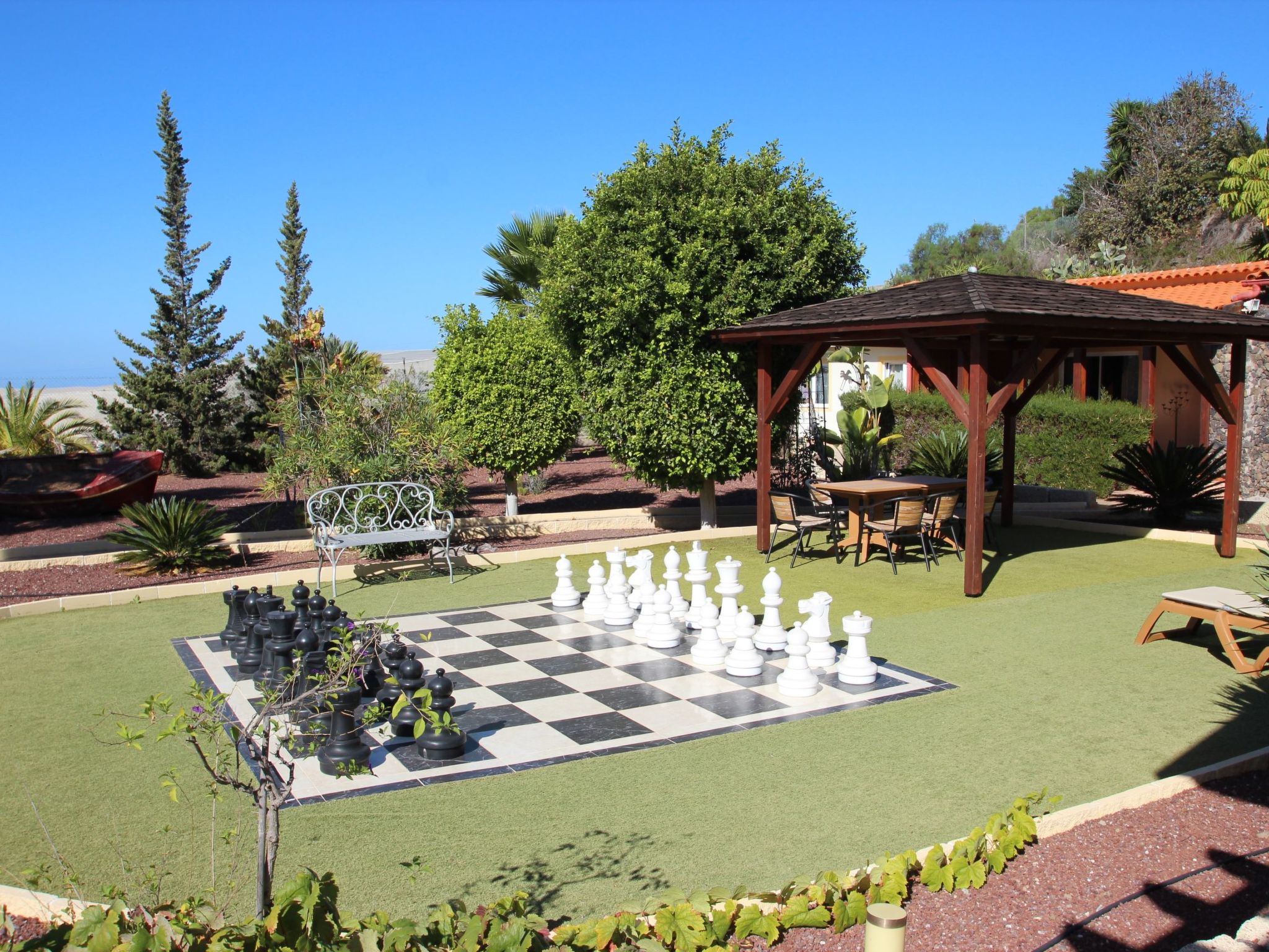 Apartment mit Terrasse, Pool und Garten-Image-tags.info