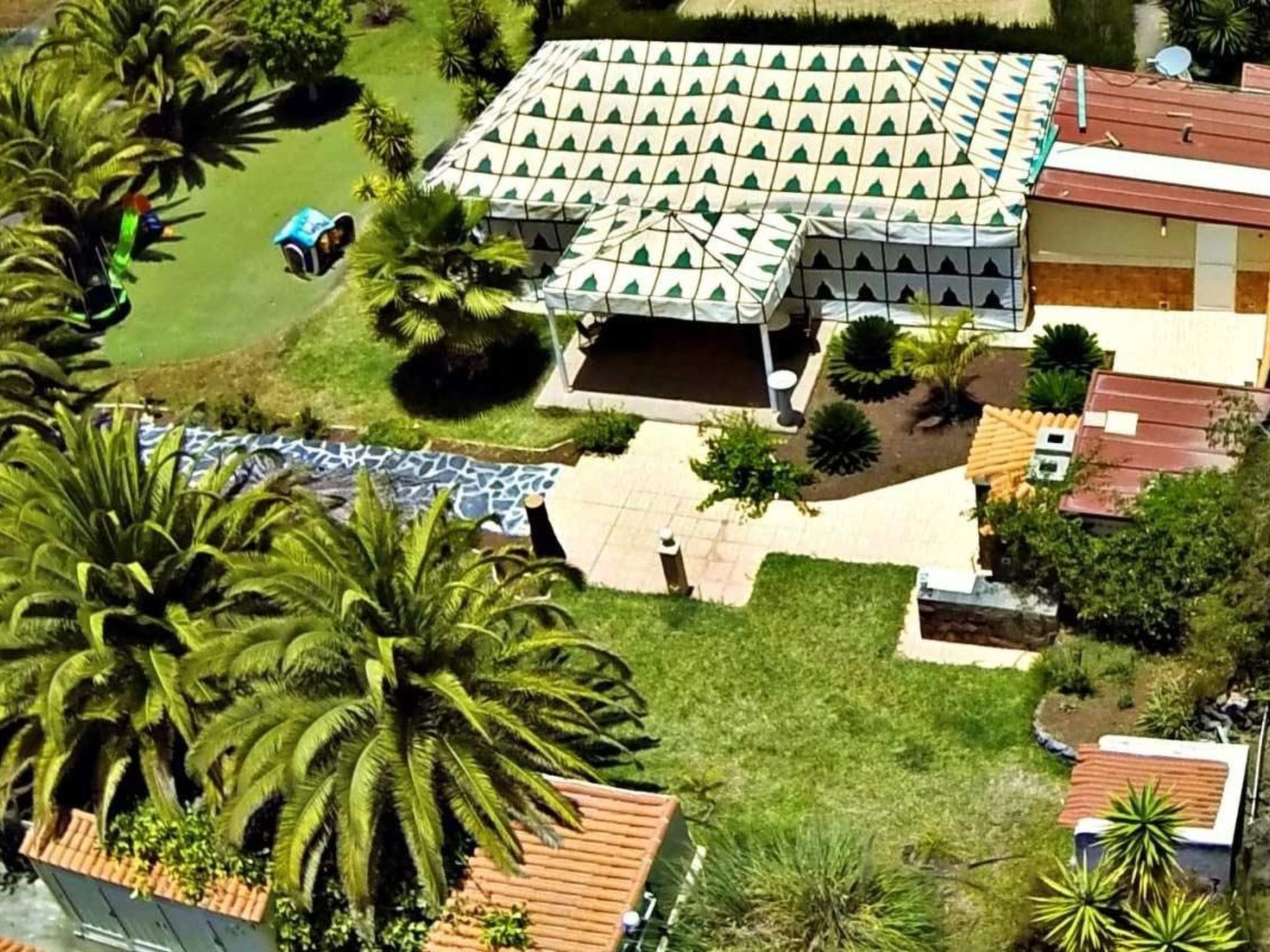 Apartment mit Terrasse, Pool und Garten-Image-tags.info