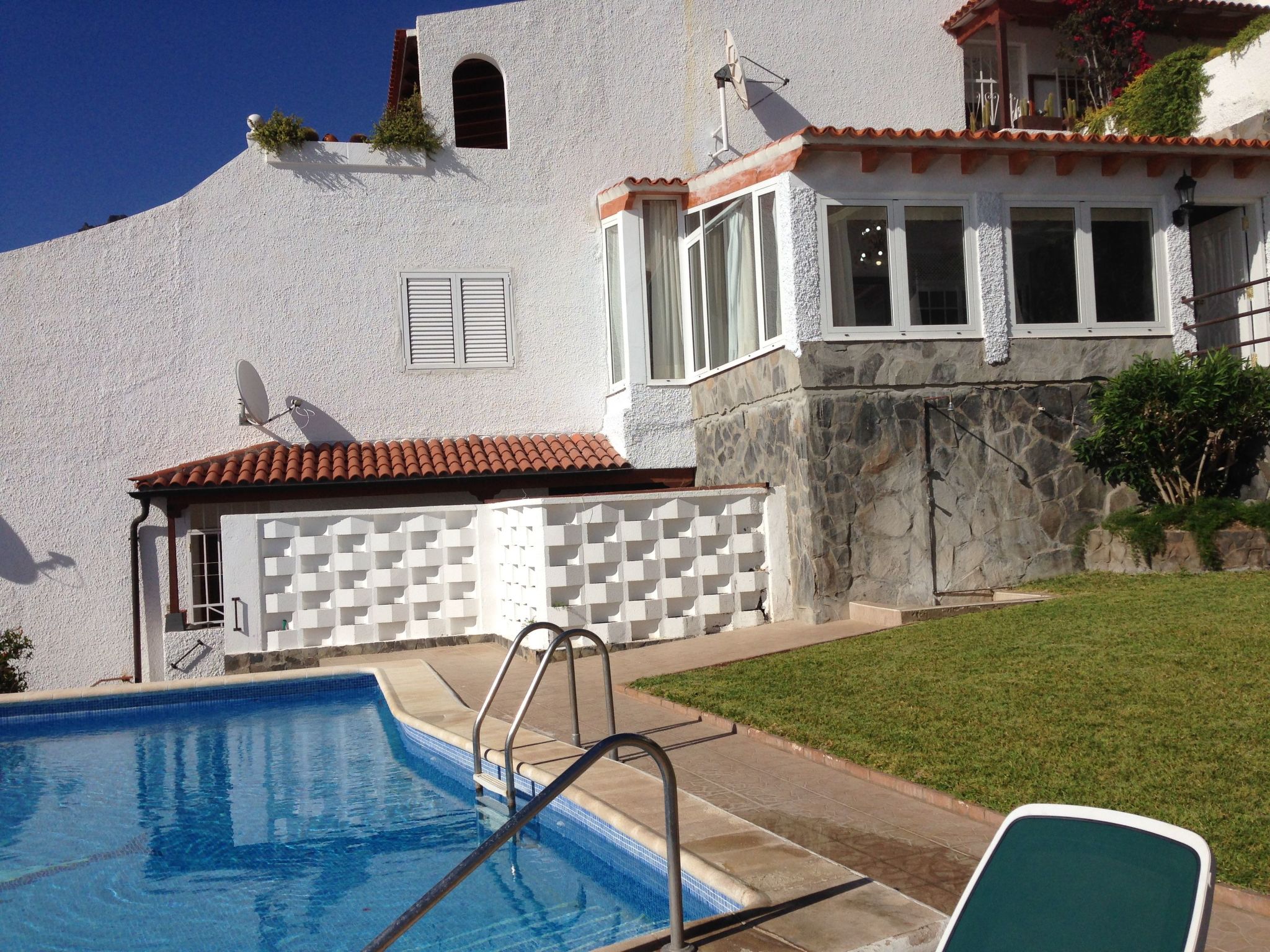 Wohnung mit Aussicht, Terrasse und Schwimmbad-Dedans