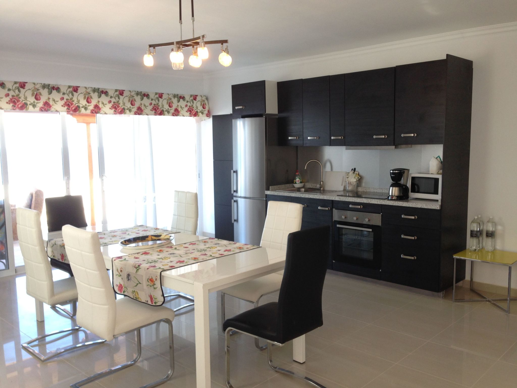 Wohnung mit Aussicht, Terrasse und Schwimmbad-Dedans