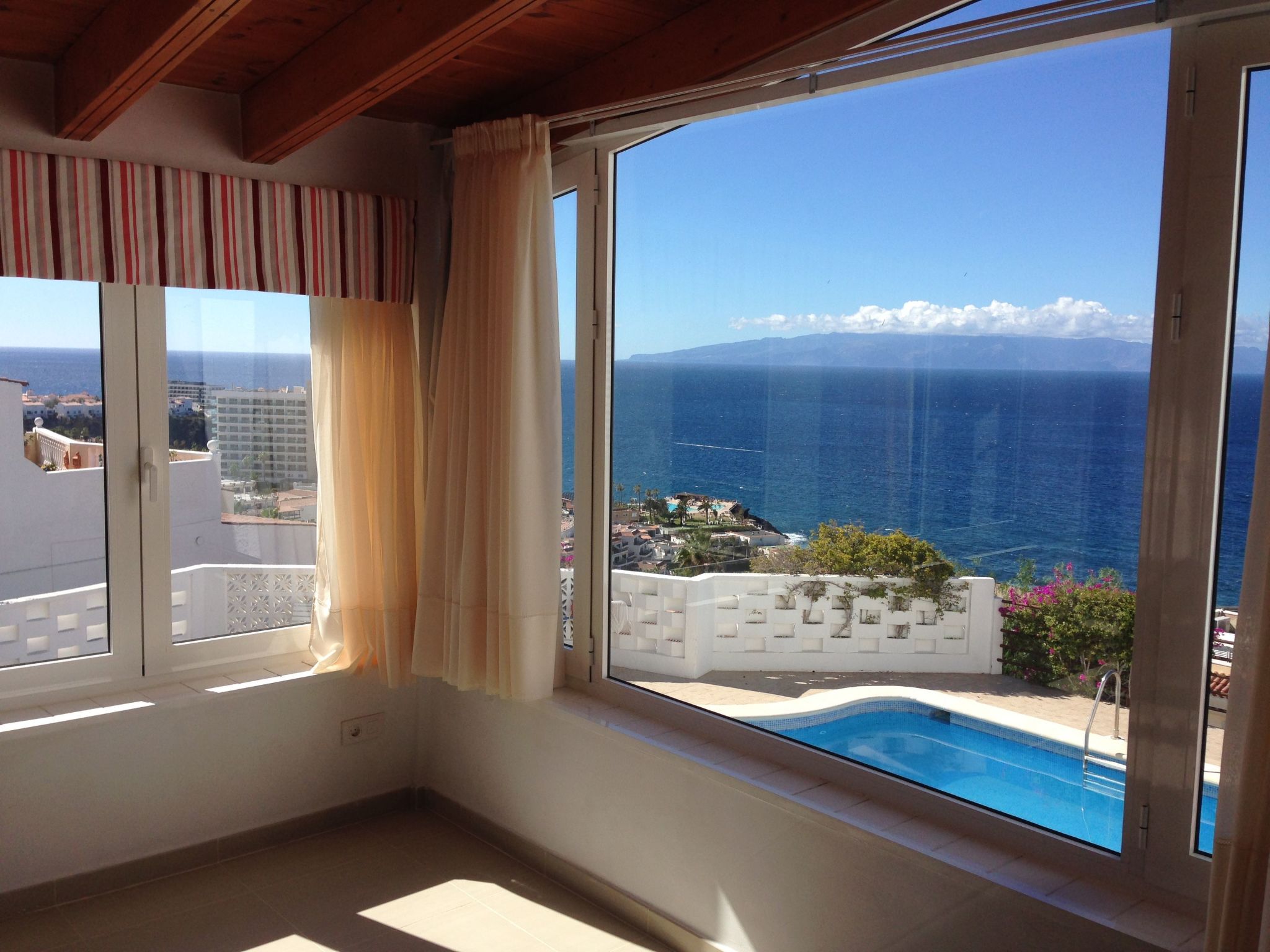 Wohnung mit Aussicht, Terrasse und Schwimmbad-Dedans