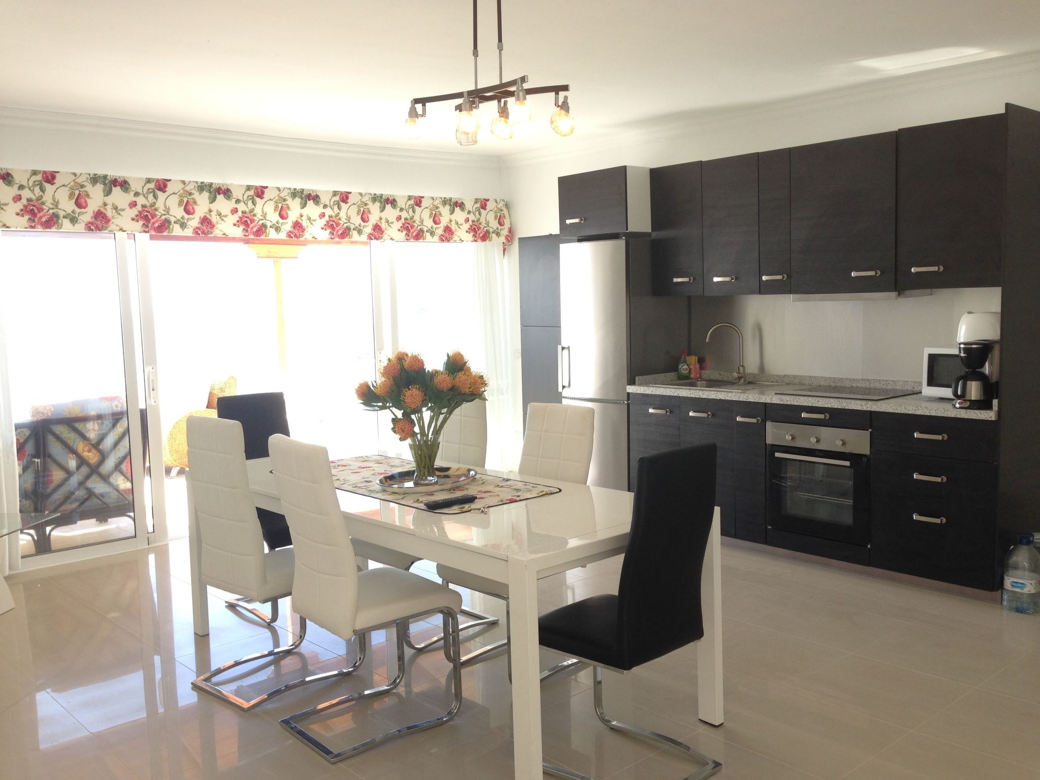 Wohnung mit Aussicht, Terrasse und Schwimmbad-Dedans