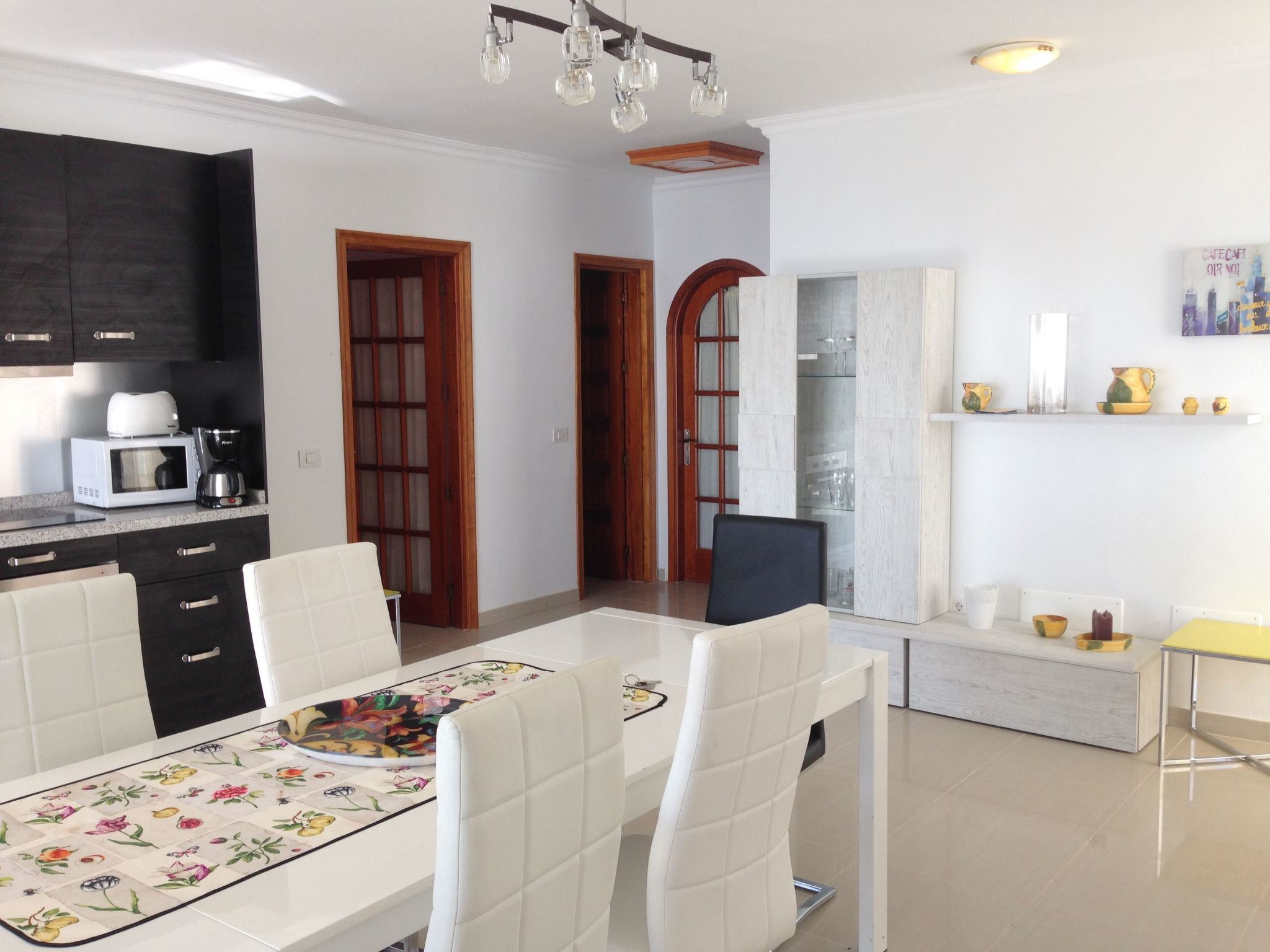 Wohnung mit Aussicht, Terrasse und Schwimmbad-Dedans