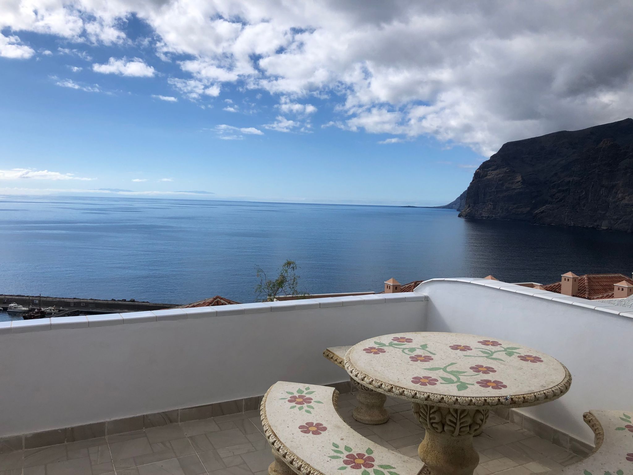 Wohnung mit Aussicht, Terrasse und Schwimmbad