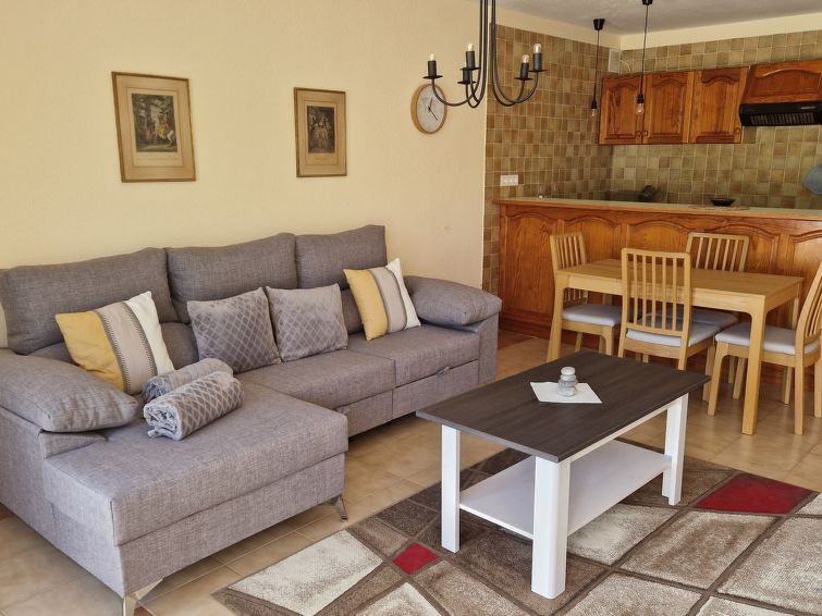 Ruhige Ferienwohnung mit Pool und Meerblick
