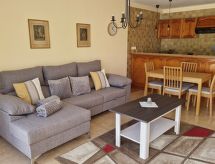 Ruhige Ferienwohnung mit Pool und Meerblick