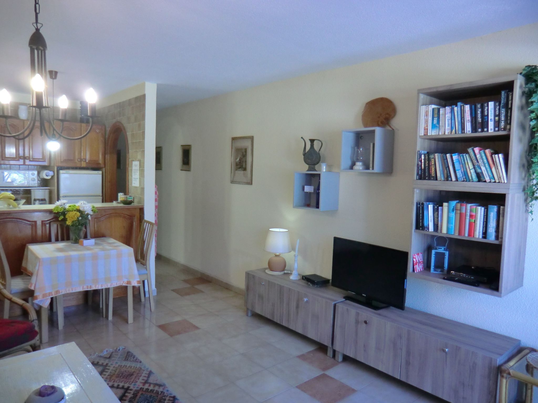 Ruhige Ferienwohnung mit Pool und Meerblick