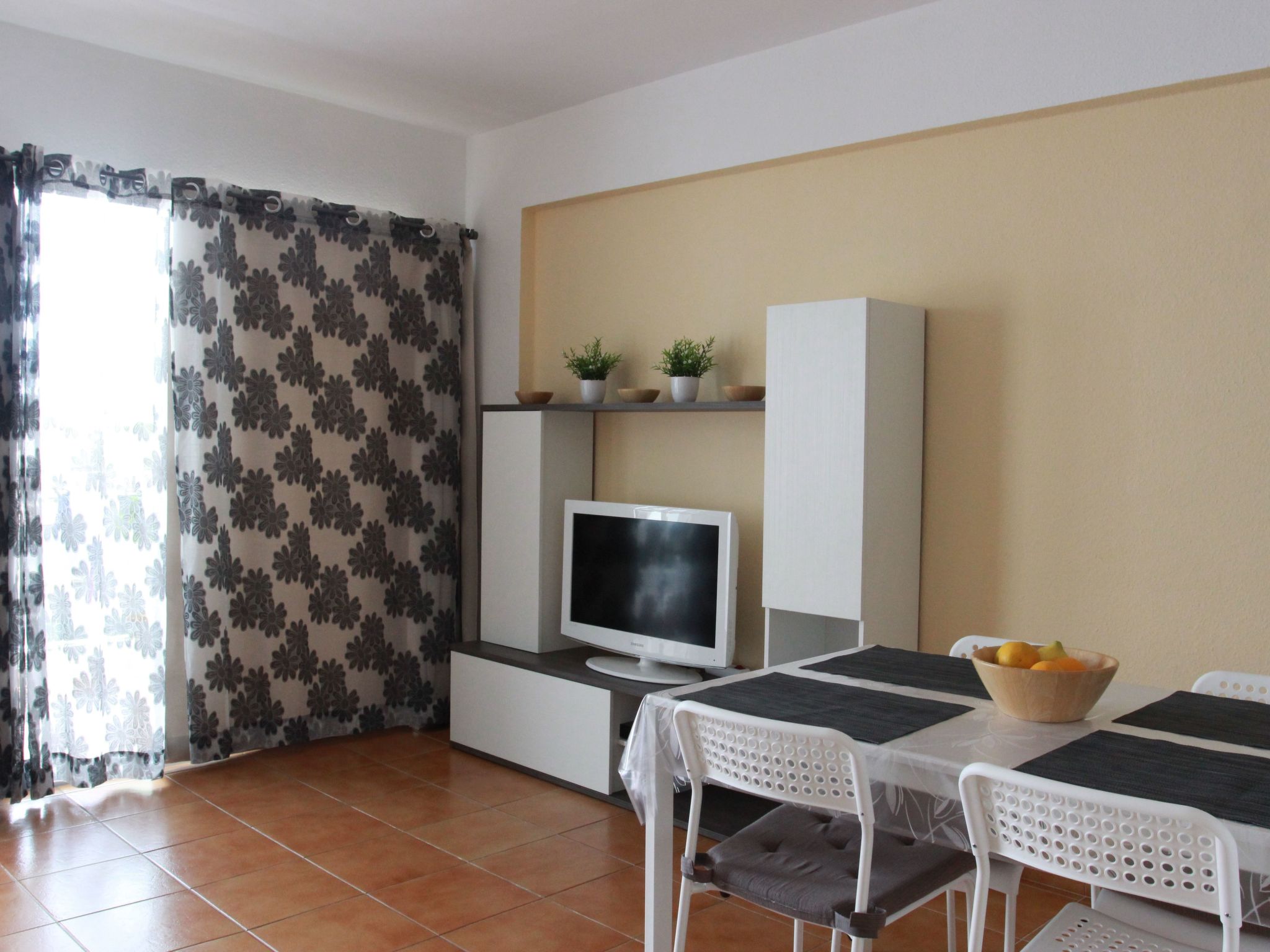 Große Wohnung in Puerto De Santiago und Meerblick-Image-tags.info