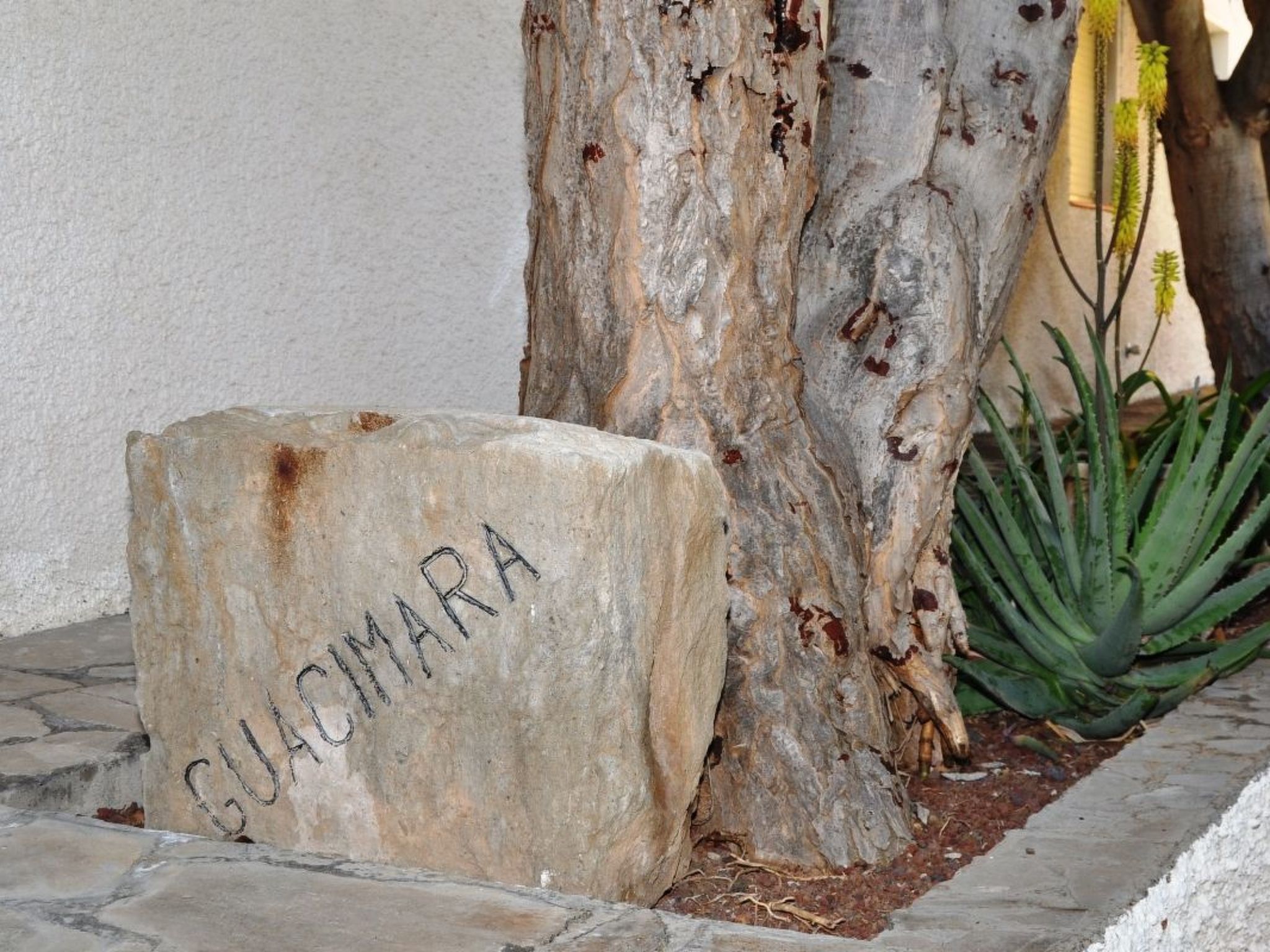 Zweitstöckiges Ferienvilla mit Terrassen, Pool, Sauna sowie herrlichem Berg- un-Outside