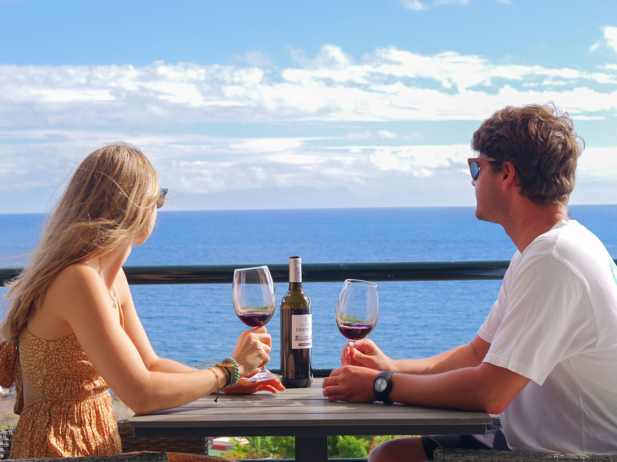 Zweitstöckiges Ferienvilla mit Terrassen, Pool, Sauna sowie herrlichem Berg- un-Outside