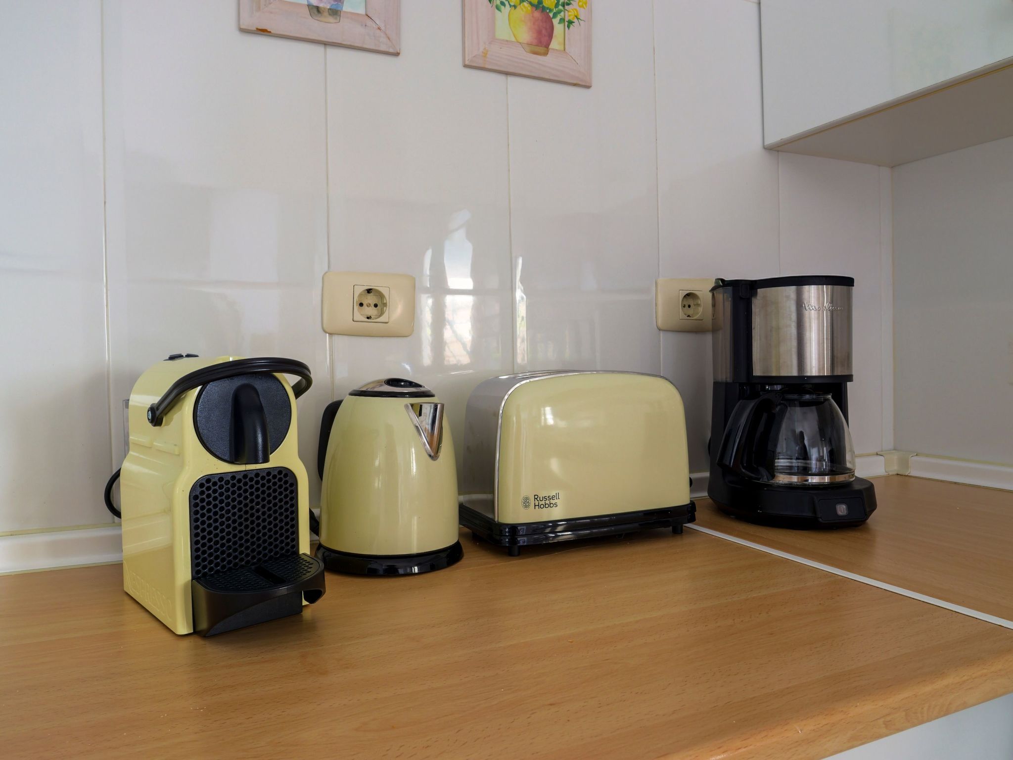 Zweitstöckiges Ferienvilla mit Terrassen, Pool, Sauna sowie herrlichem Berg- un-Inside