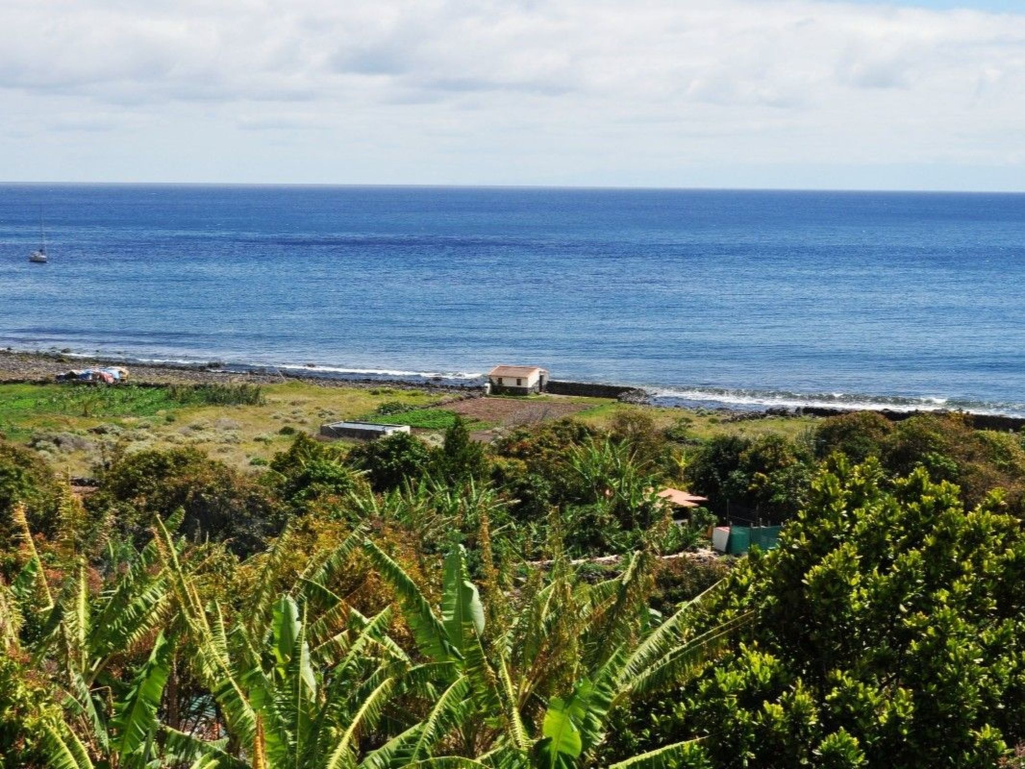 Zweitstöckiges Ferienvilla mit Terrassen, Pool, Sauna sowie herrlichem Berg- un