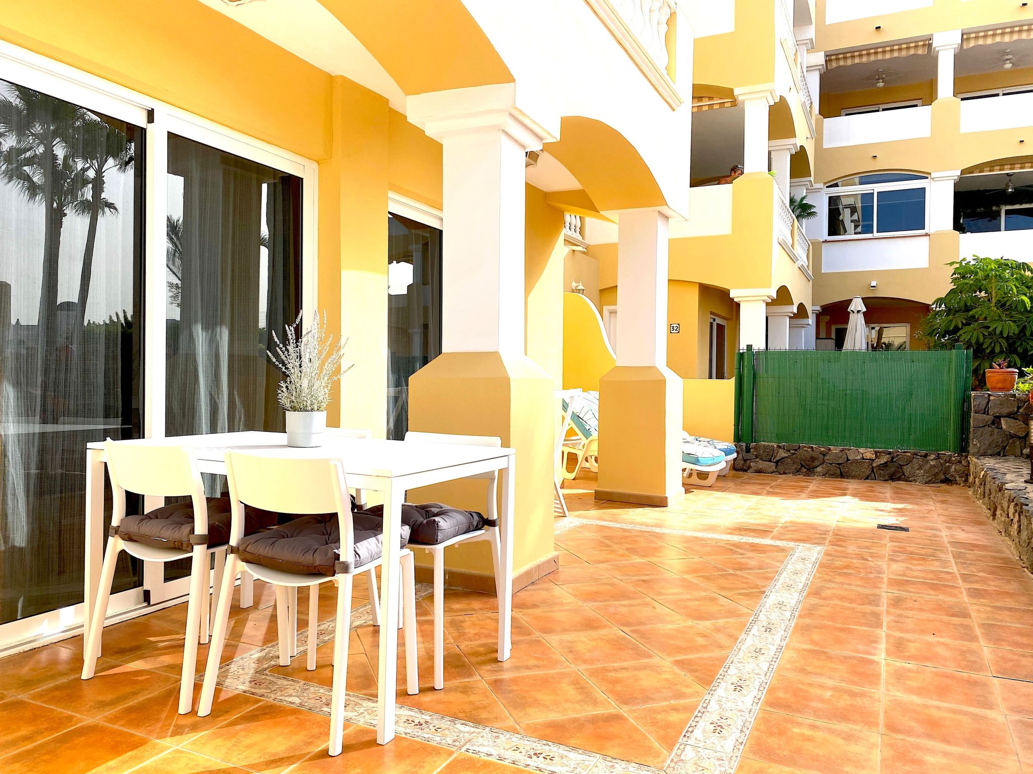In Oasis Del Sur mit Privater Terrasse