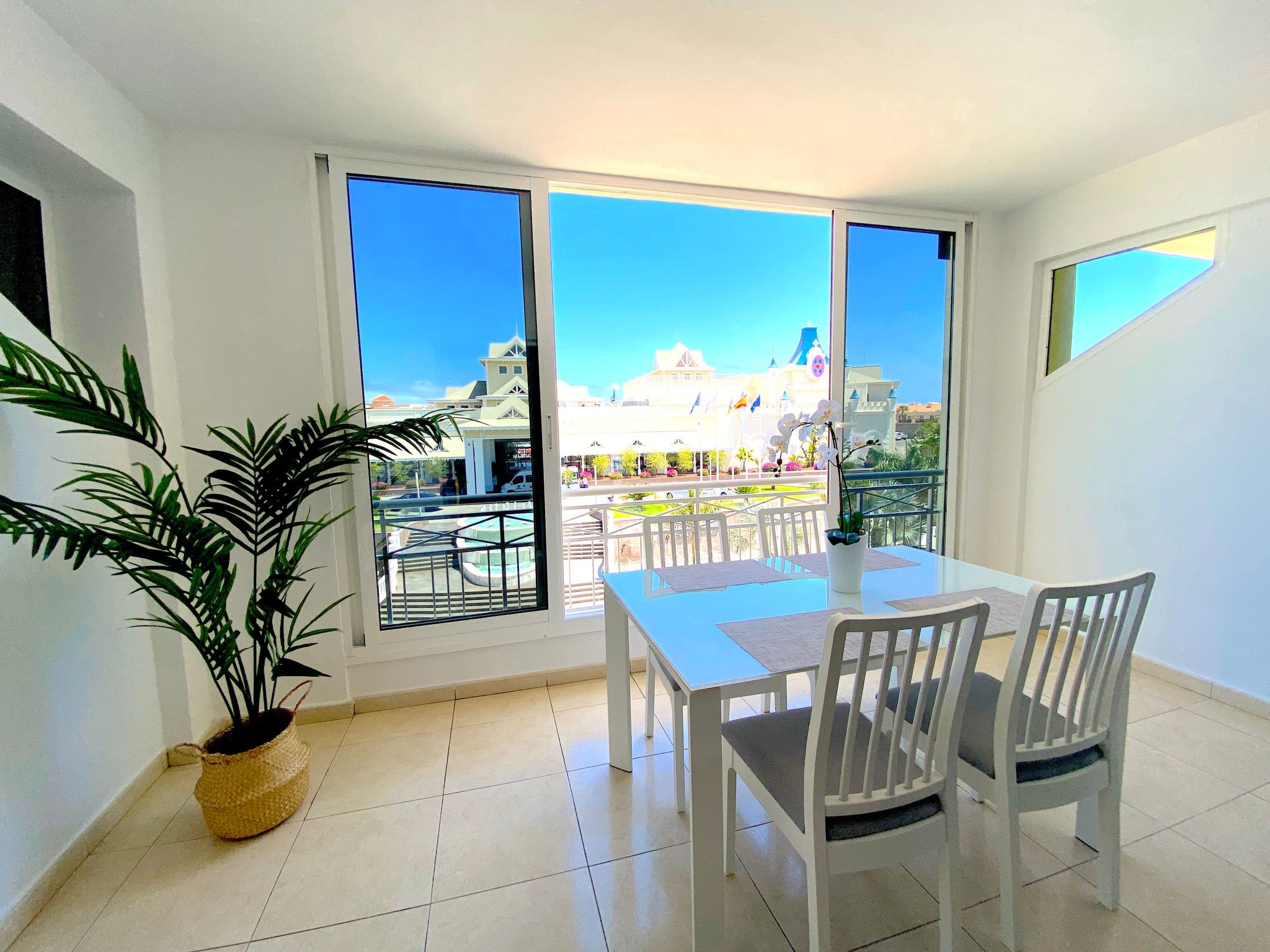 Appartement in Oasis Del Sur mit Beheiztem gemeinsamem Pool-Image-tags.info