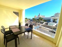 Sfeervol appartement aan zee in El Guincho, Tenerife met verwarmd zwembad - thumbnail 3