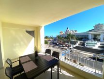 Sfeervol appartement aan zee in El Guincho, Tenerife met verwarmd zwembad - thumbnail 4