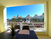 Sfeervol appartement aan zee in El Guincho, Tenerife met verwarmd zwembad - thumbnail 6