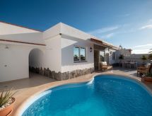Villa Susi: Jouw privéparadijs met zwembad in Palm-Mar, op 300m van zee - thumbnail 1