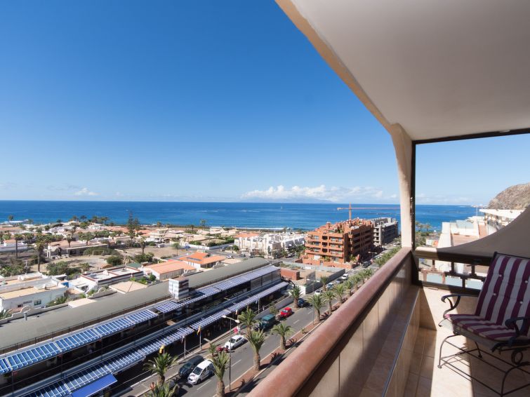 Aan zee: Licht appartement met zeezicht in centrum Palm-Mar in Palm- Mar
