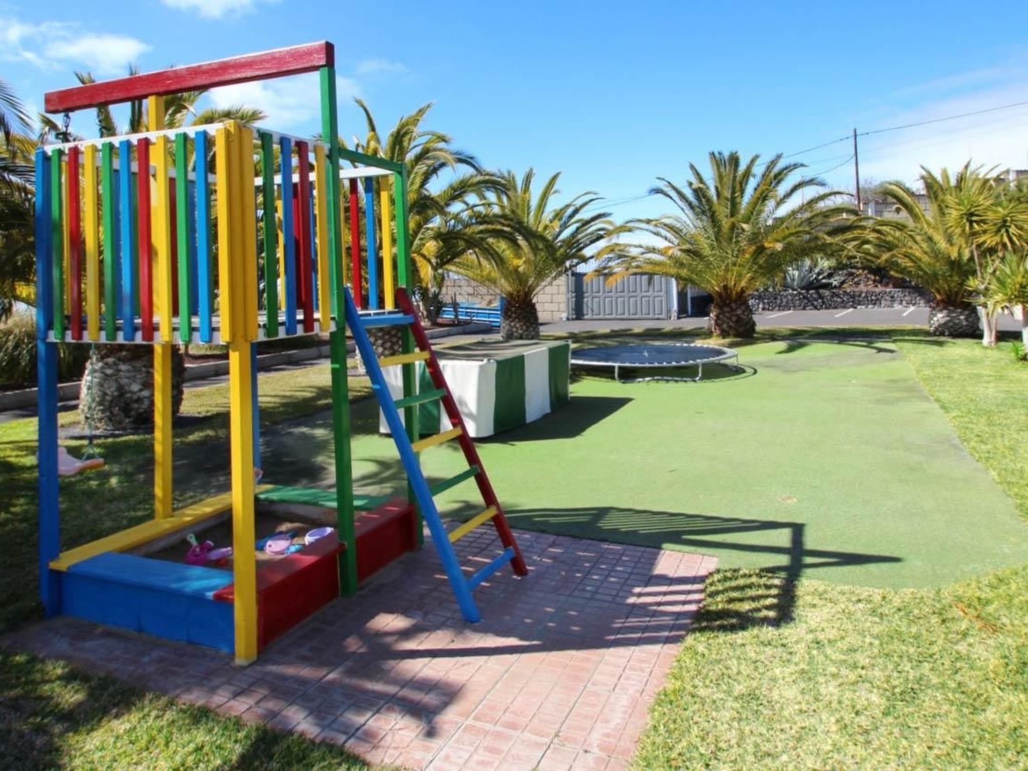 Kleines Ferienhaus mit Terrasse für zwei Personen-Image-tags.info