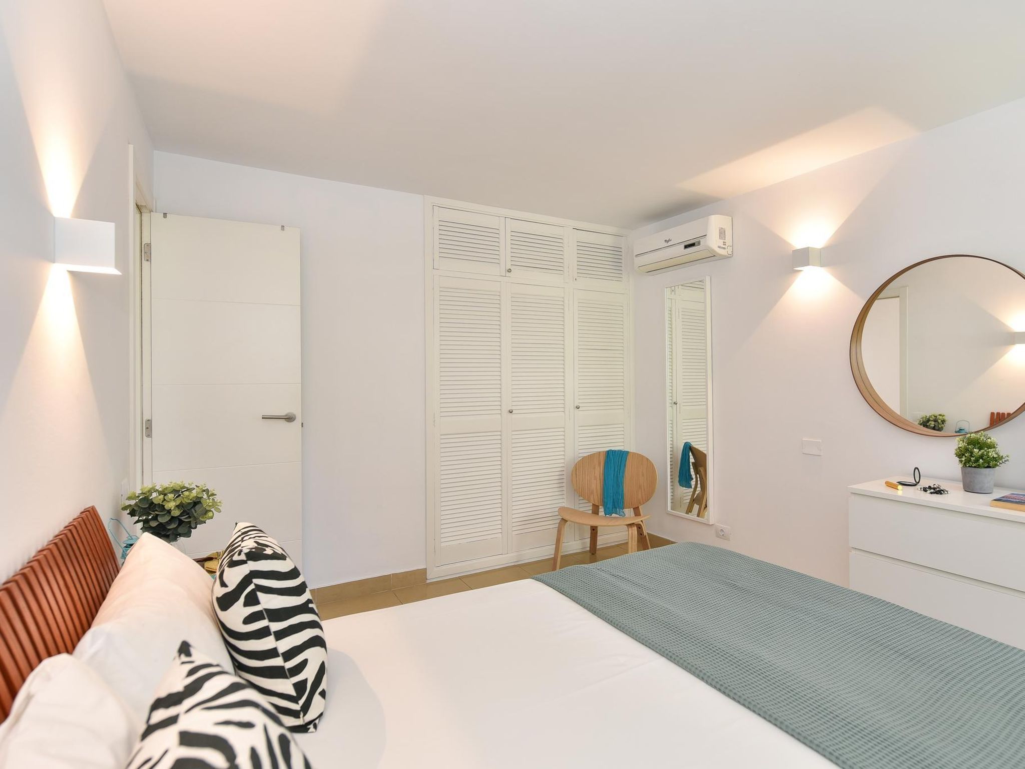 Photo of Charca CM18