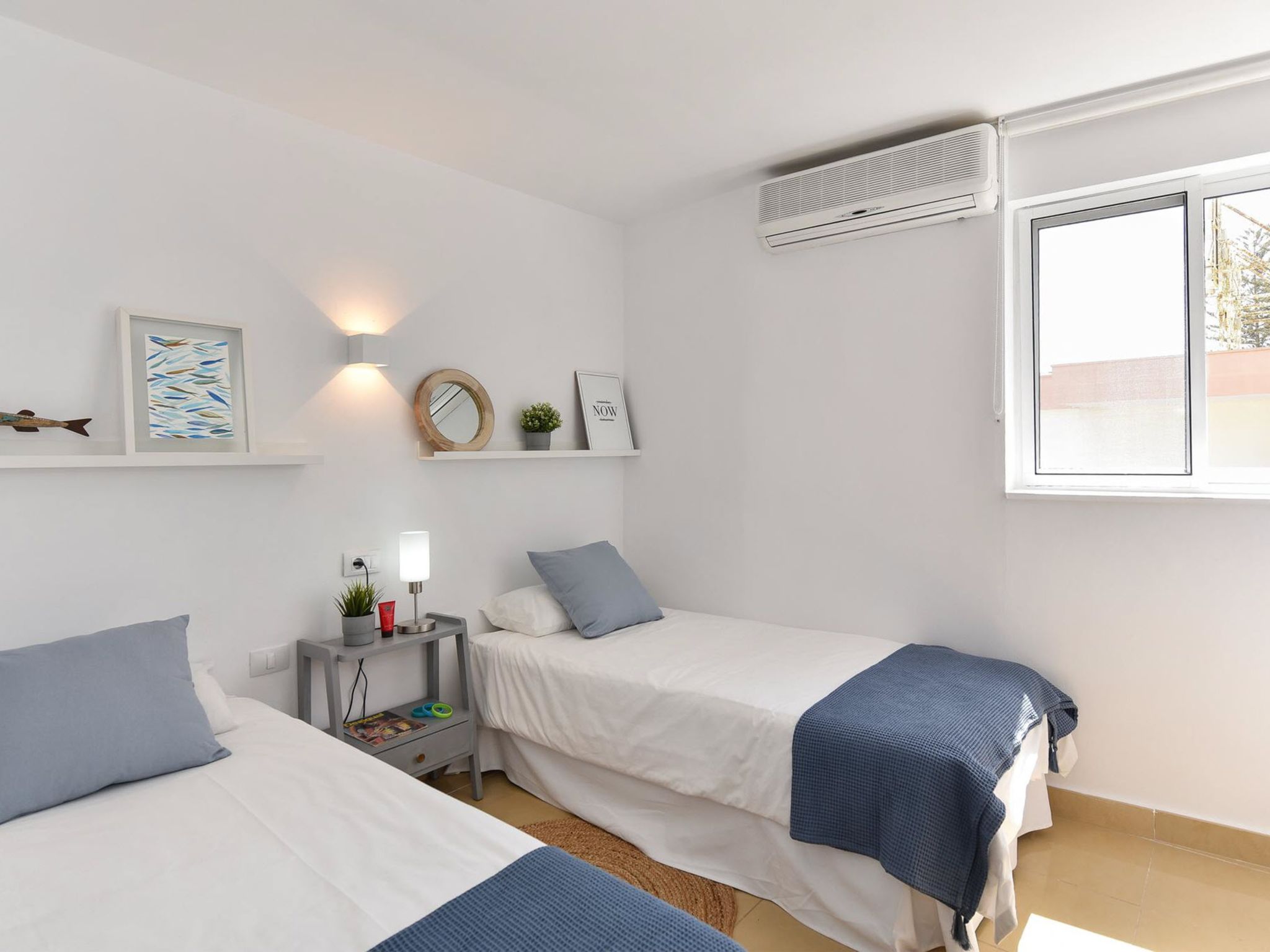 Photo of Charca CM18