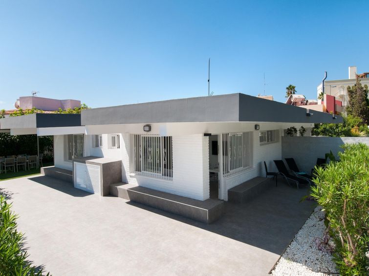 Photo of ET1 Beach house w/private pool