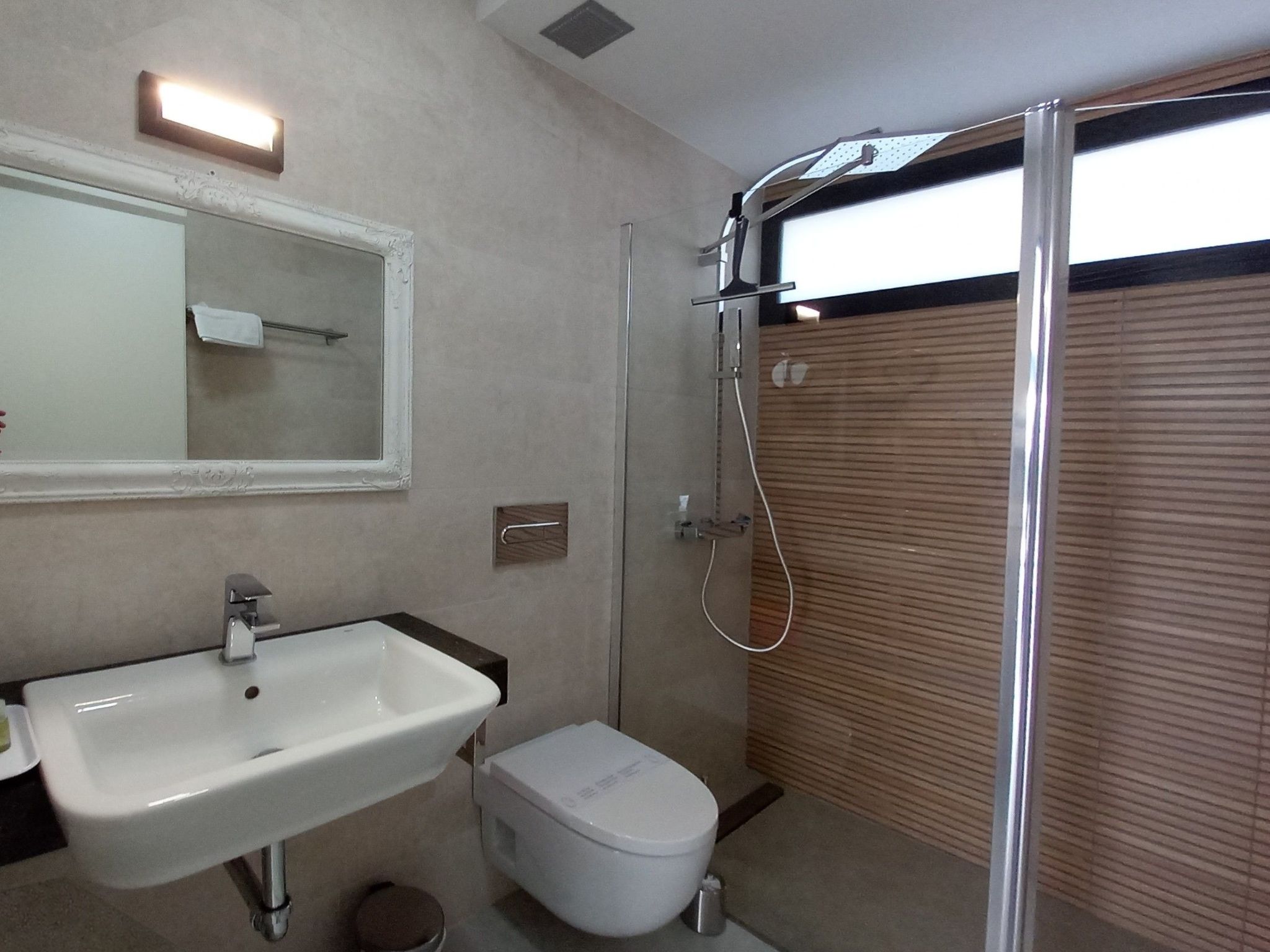 Geräumige Villa, beheizter Pool und atemberaubende Aussicht-Image-tags.info