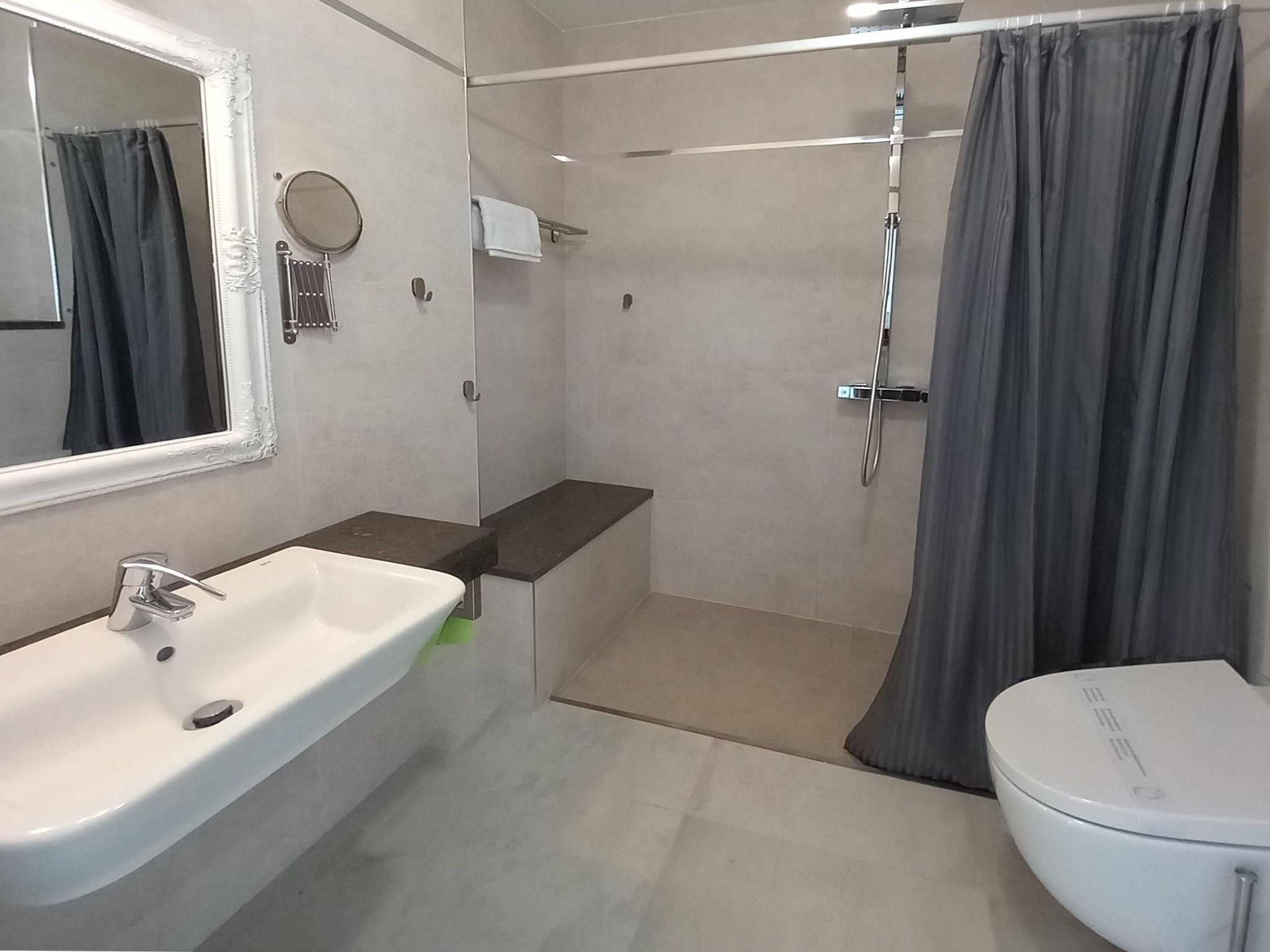 Geräumige Villa, beheizter Pool und atemberaubende Aussicht-Image-tags.info